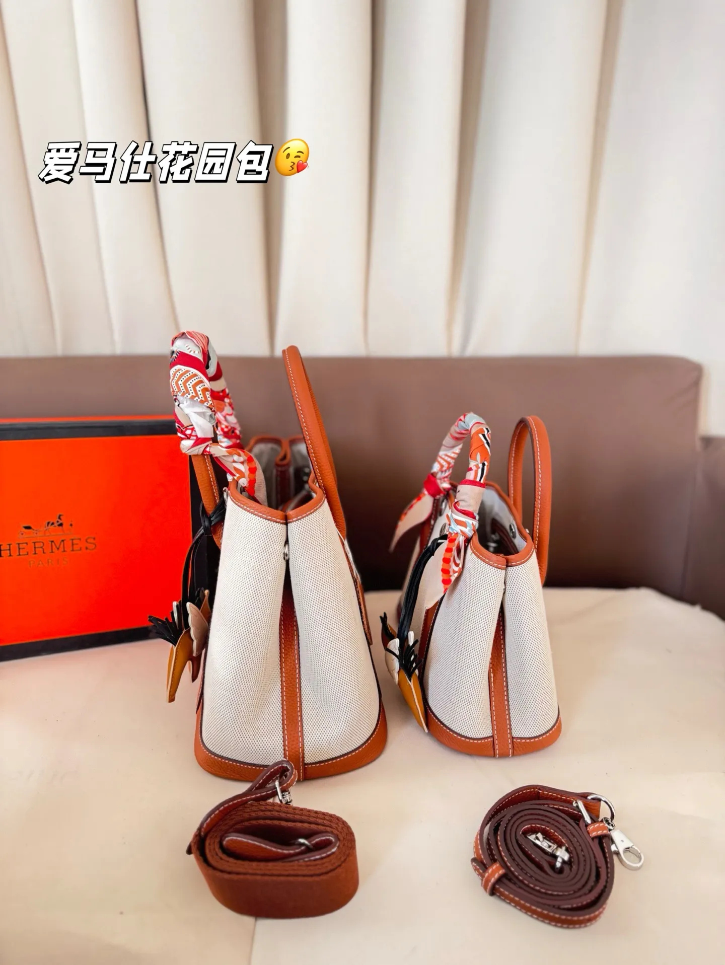 大号P220 小号P200(配内胆) 爱马仕花园包 布配牛皮 通勤比较低调又百搭 包身没有任何logo没有那么招摇! 尺寸30*20/25*16 折叠盒