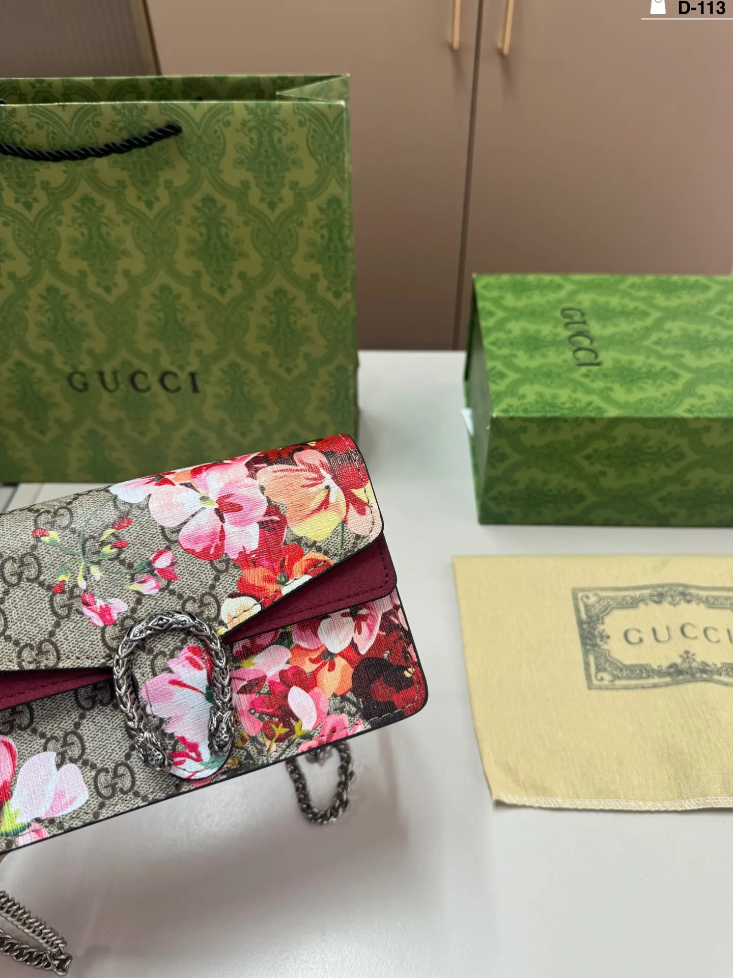 💰p110 D-113尺寸18×10折叠盒 Gucci酷奇酒神链条包上新 GUCCI 万年酒神蛇头包 人手必备