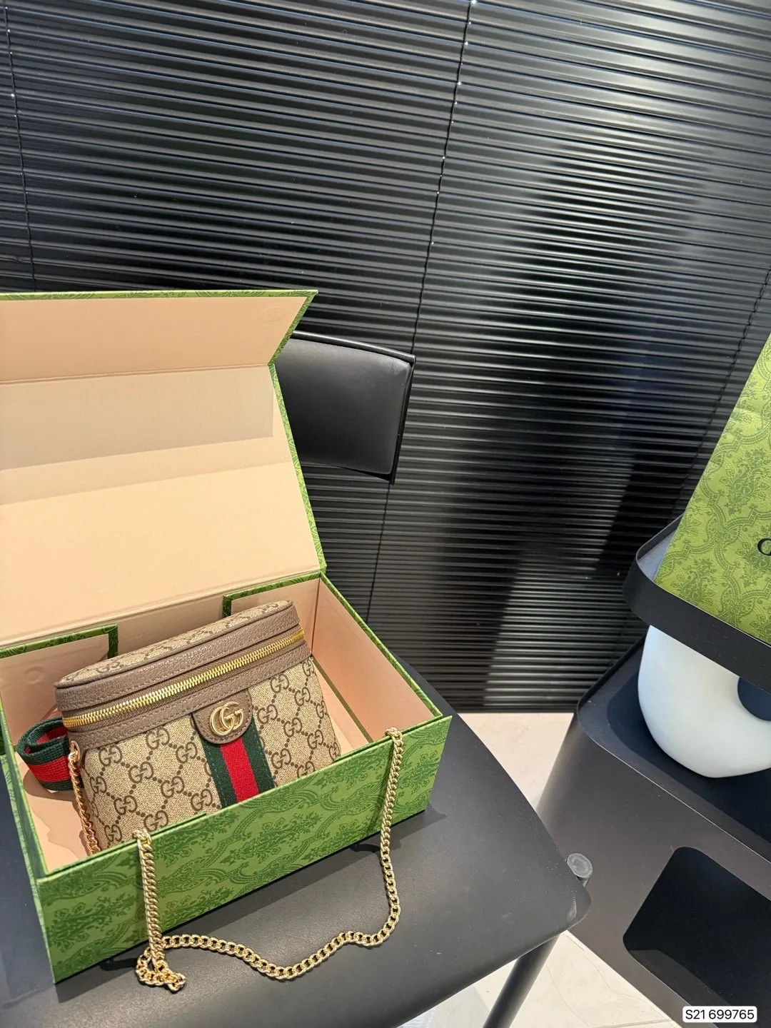 P155 配飞机盒折叠盒子 Gucci酷奇胸包腰包 Gucci古驰 腰包经典老花 可斜挎 单肩 胸前背 系腰等多种背法 解放双手 太实用了 尺寸：16 11 货号699765