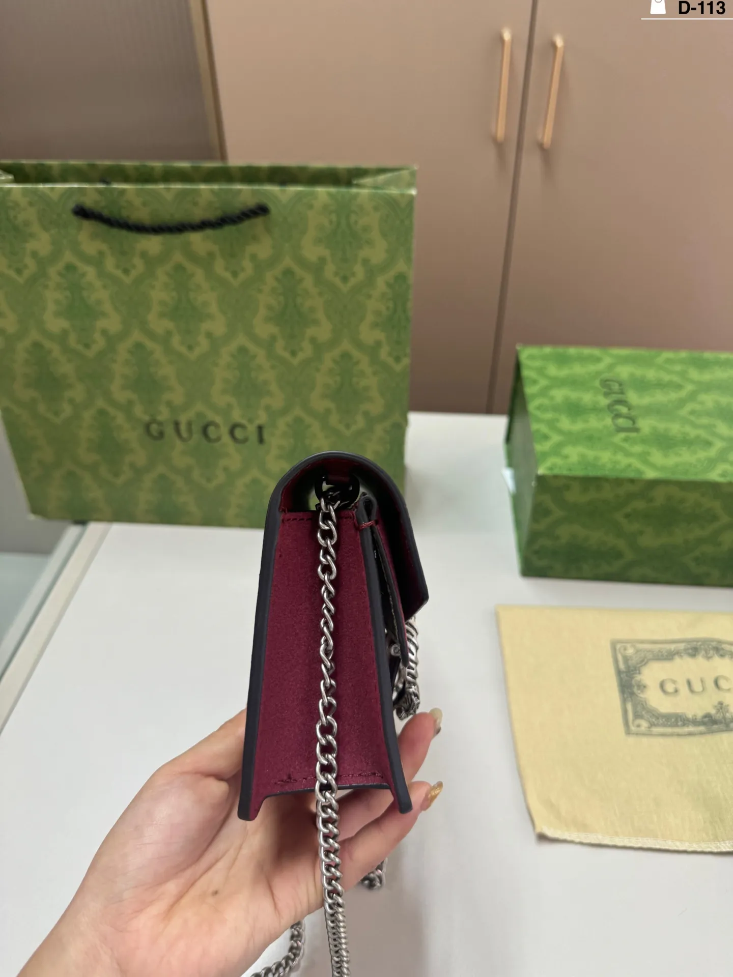 💰p110 D-113尺寸18&times;10折叠盒 Gucci酷奇酒神链条包上新 GUCCI 万年酒神蛇头包 人手必备