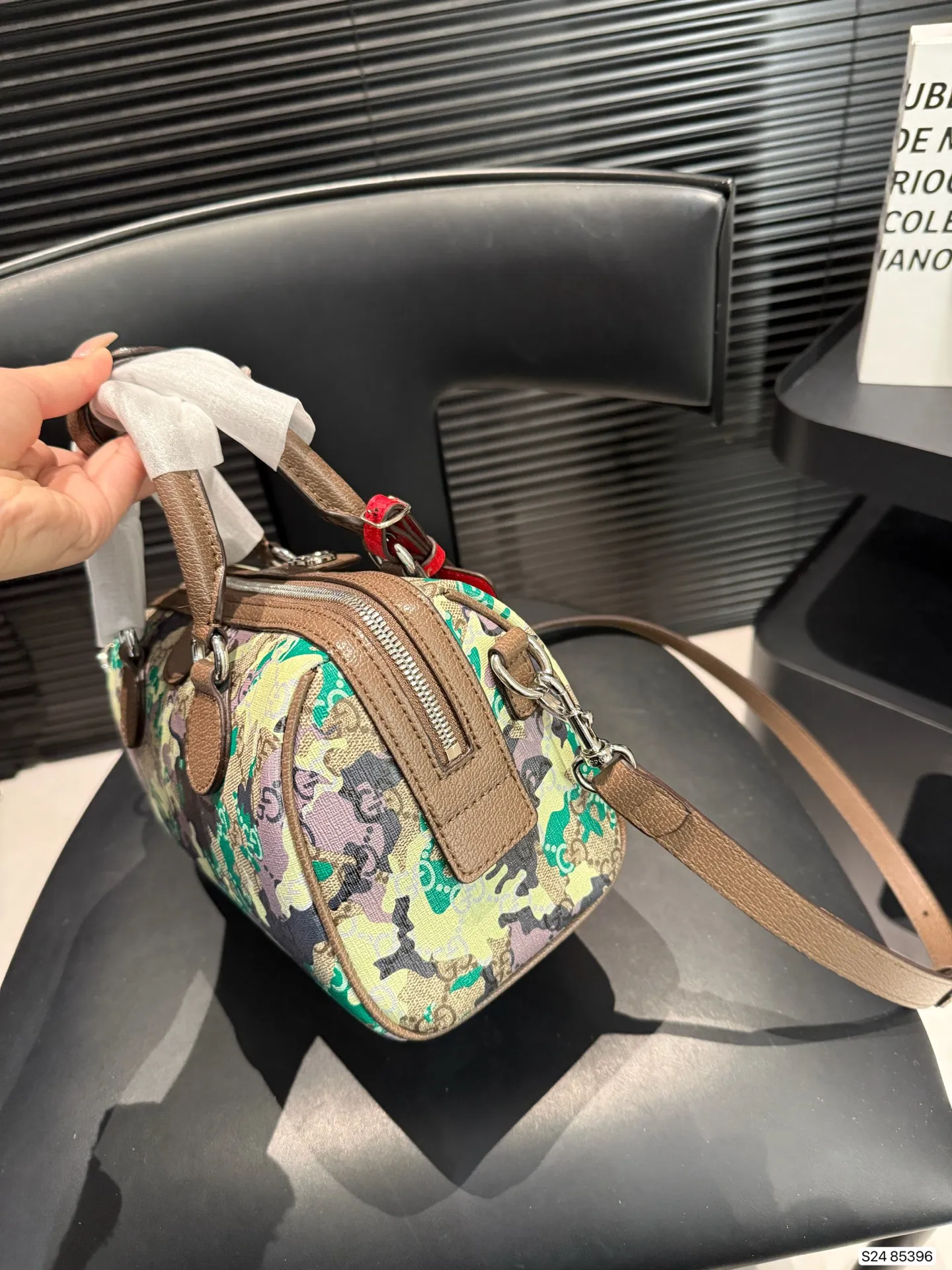 P170 Gucci迷彩GG波士顿包，包型小巧，拉链开合，日常通勤，休闲出街都超适合。是 Gucci迷彩系列热门单品，潮人出街必备! 尺寸85396 尺寸22 15