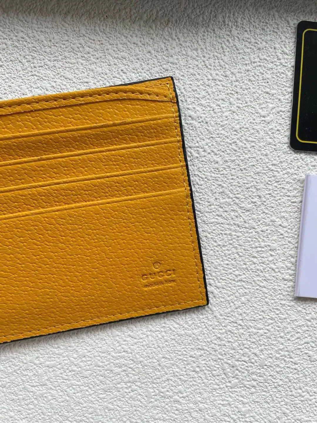 📢📢📢p85 爆款GUcci以GG Supreme高级人造帆布打造的复古风格小皮件系列，椭圆形皮革标牌饰有金属猫科动物头像，是品牌近期大热的标志性元素。以黄色皮革装点全拉链钱包的内里。 款号473954 材质：PVC配皮 颜色：咖配黄 尺寸：11*10*1.5💥