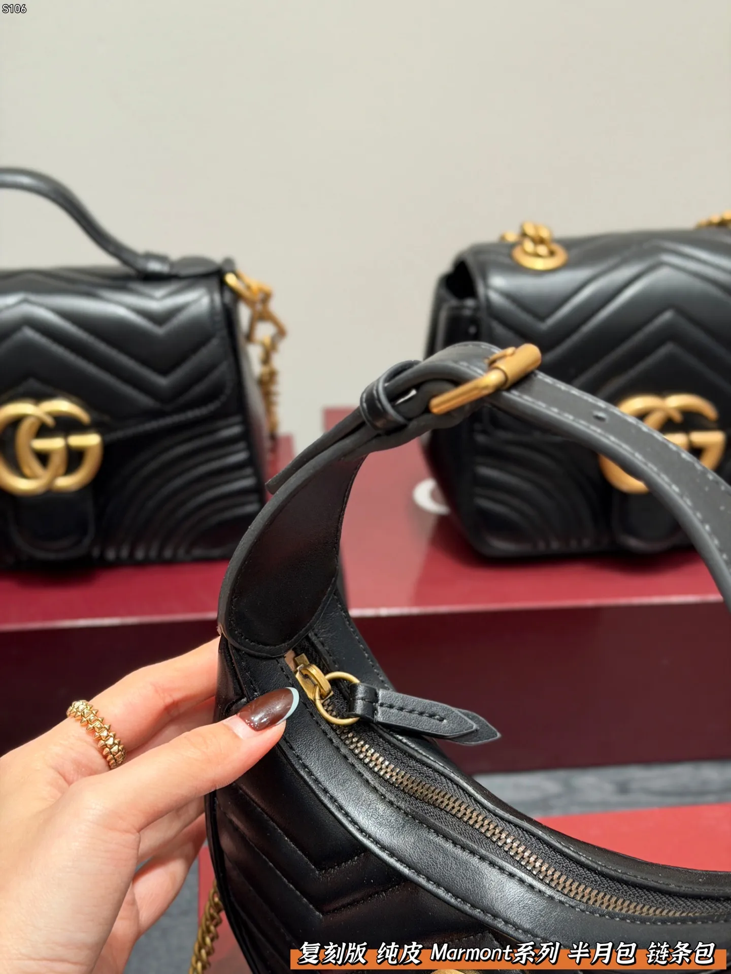 P160 全套礼盒包装 复刻版 牛皮版本! Gucci Marmont 黑金半月包腋下包新月形设计!woc 链条包 配以双G金属配件。 可滑动链条肩带有多种背法, 可在肩背和手提之间自由转换。 采用波浪纹绗缝皮革, 尺寸 21.5*11cm