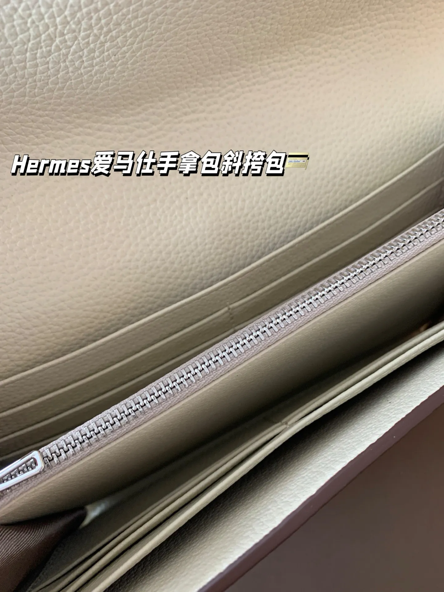 P150 Hermes爱马仕新款头层牛皮手拿包斜挎包,肩带可调节,多种用法斜挎包 尺寸 22*14