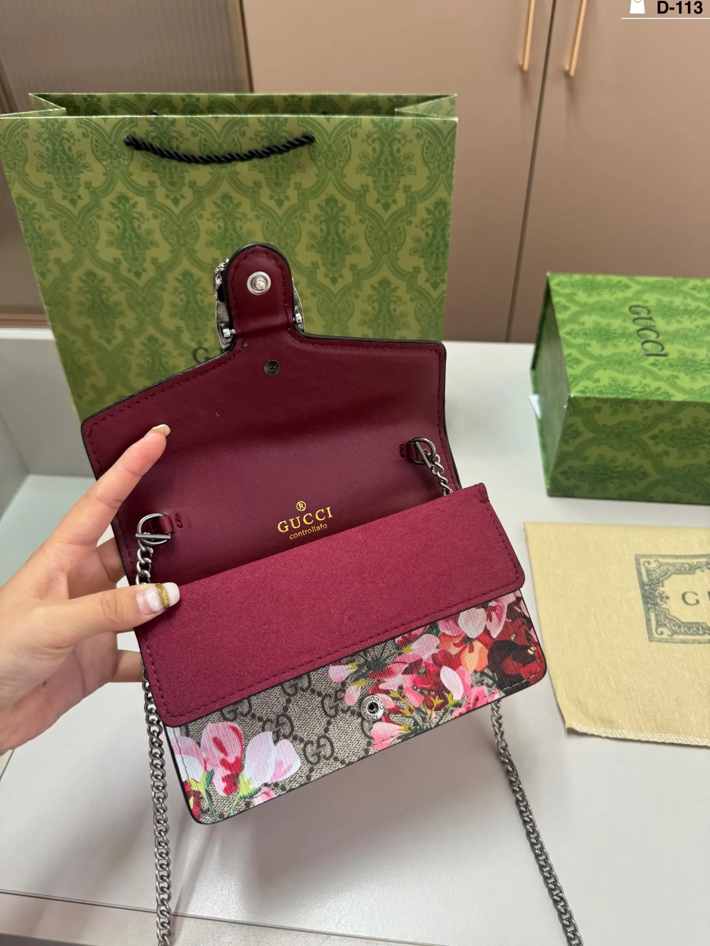 💰p110 D-113尺寸18×10折叠盒 Gucci酷奇酒神链条包上新 GUCCI 万年酒神蛇头包 人手必备