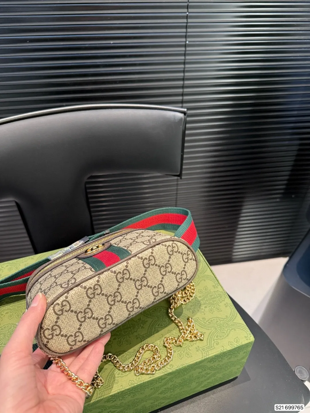P155 配飞机盒折叠盒子 Gucci酷奇胸包腰包 Gucci古驰 腰包经典老花 可斜挎 单肩 胸前背 系腰等多种背法 解放双手 太实用了 尺寸：16 11 货号699765