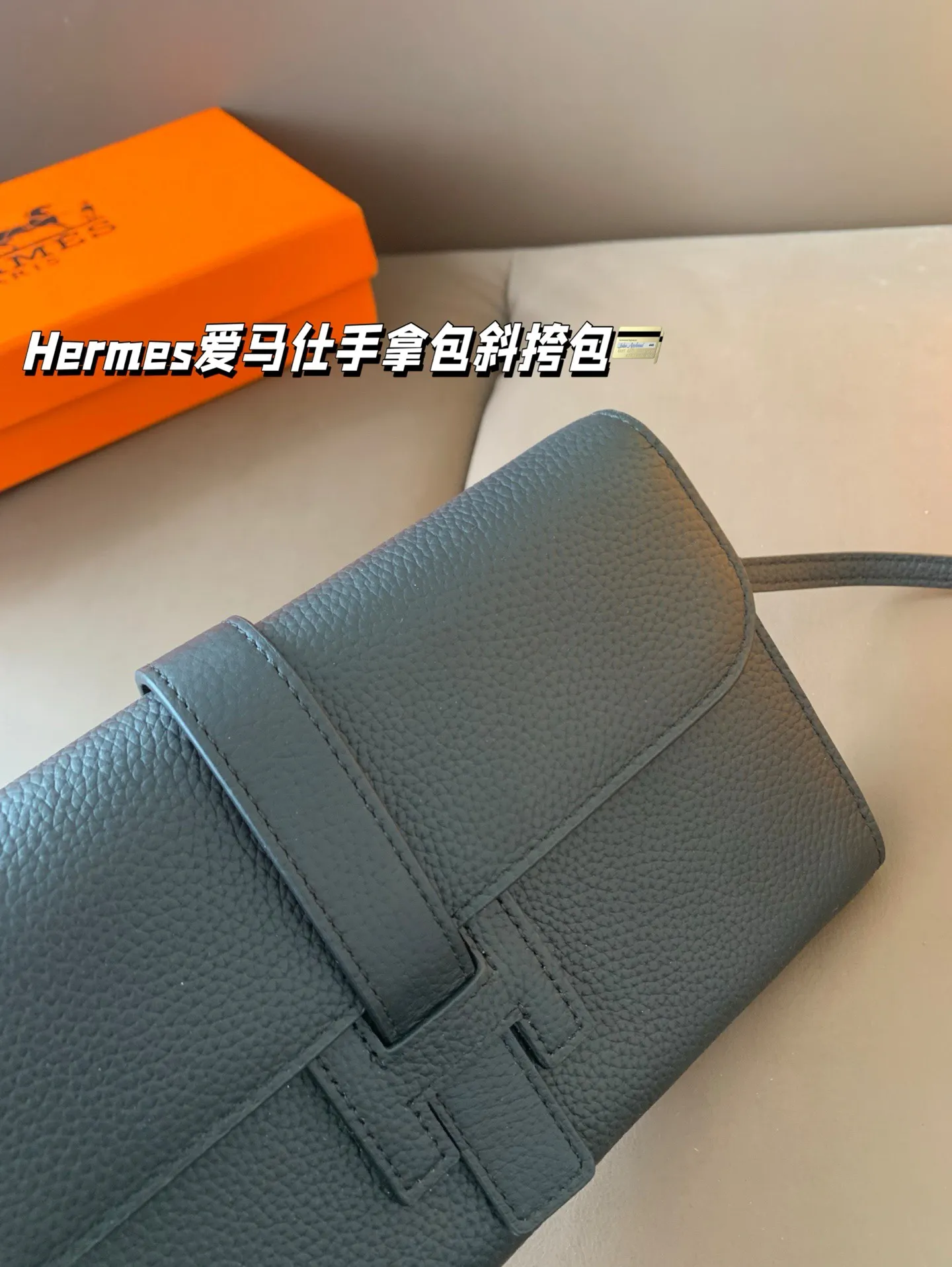 P150 Hermes爱马仕新款头层牛皮手拿包斜挎包,肩带可调节,多种用法斜挎包 尺寸 22*14
