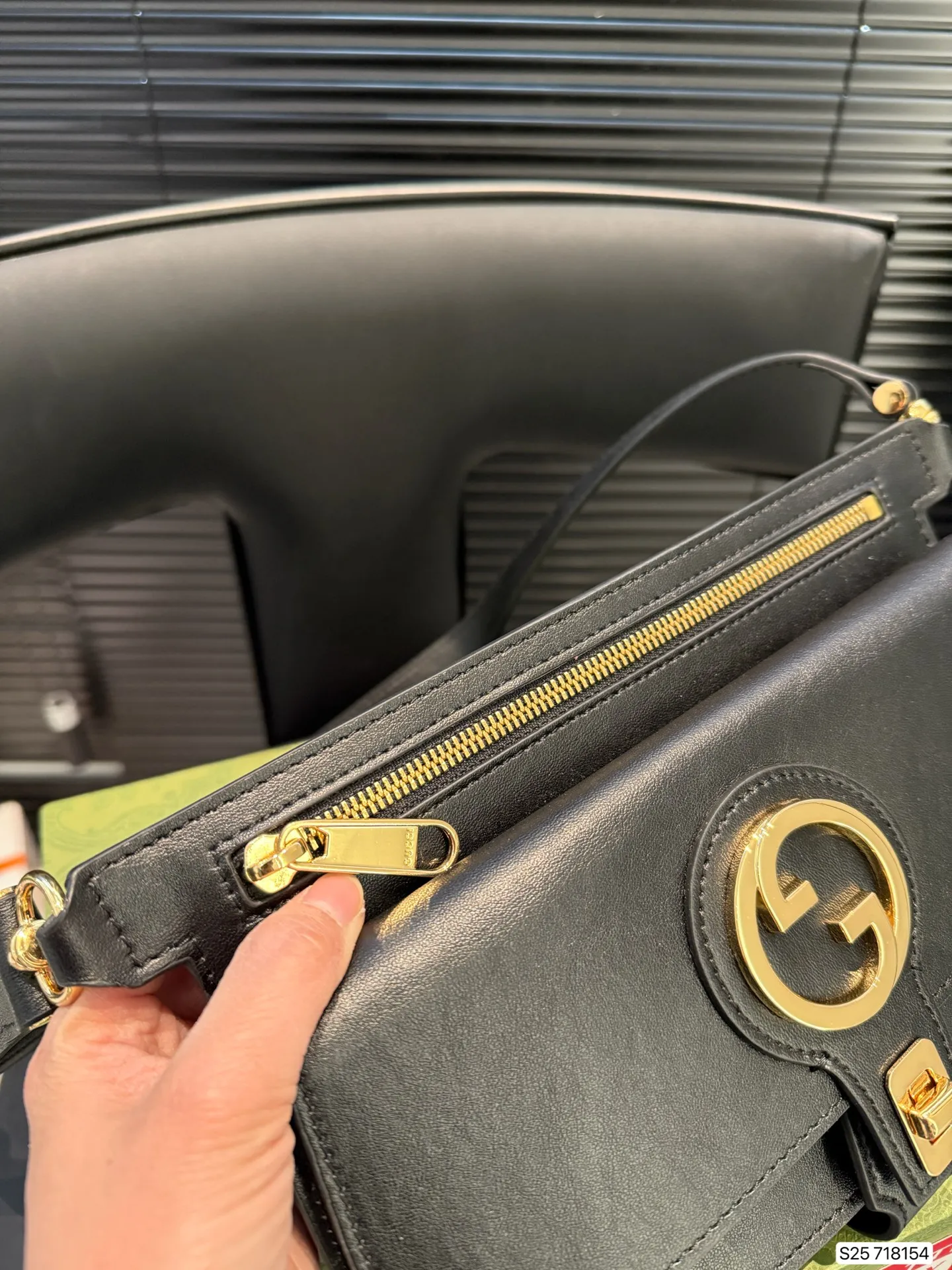 P175 配飞机盒折叠盒子 酷奇胸包 颜值特别高 低调不失优雅 谁背谁好看 男女通用 尺寸23.5 16 货号718154