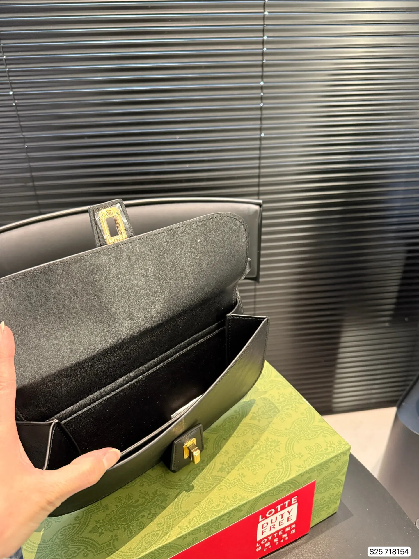 P175 配飞机盒折叠盒子 酷奇胸包 颜值特别高 低调不失优雅 谁背谁好看 男女通用 尺寸23.5 16 货号718154