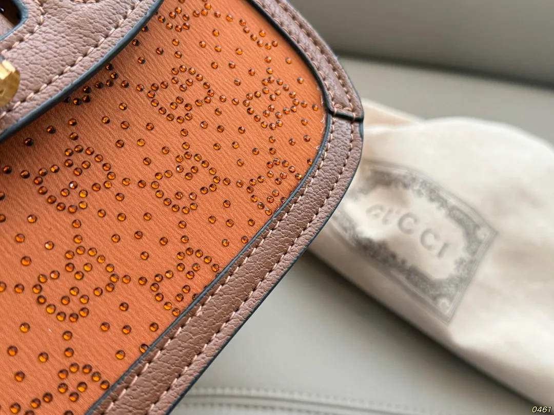 ¥175折叠盒 酷奇竹节包Gucci 超火的竹节手柄设计 可甜可盐 休闲优雅切换自如 尺寸21 14