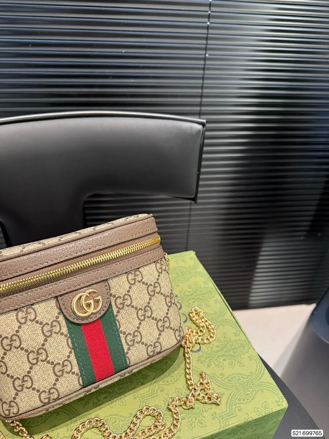 P155 配飞机盒折叠盒子 Gucci酷奇胸包腰包 Gucci古驰 腰包经典老花 可斜挎 单肩 胸前背 系腰等多种背法 解放双手 太实用了 尺寸:16 11 货号699765