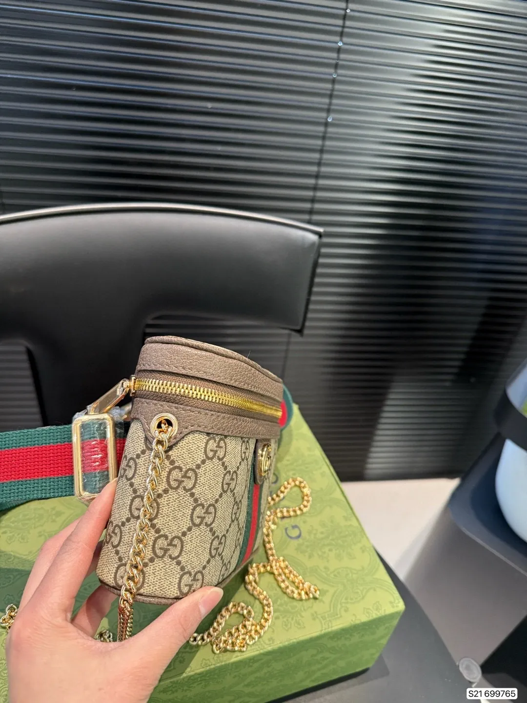 P155 配飞机盒折叠盒子 Gucci酷奇胸包腰包 Gucci古驰 腰包经典老花 可斜挎 单肩 胸前背 系腰等多种背法 解放双手 太实用了 尺寸：16 11 货号699765