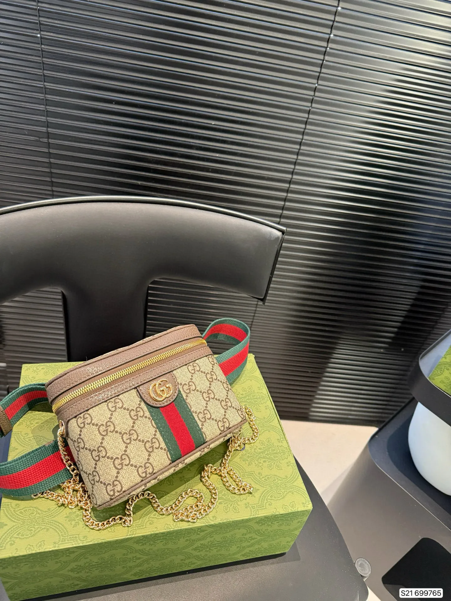 P155 配飞机盒折叠盒子 Gucci酷奇胸包腰包 Gucci古驰 腰包经典老花 可斜挎 单肩 胸前背 系腰等多种背法 解放双手 太实用了 尺寸：16 11 货号699765