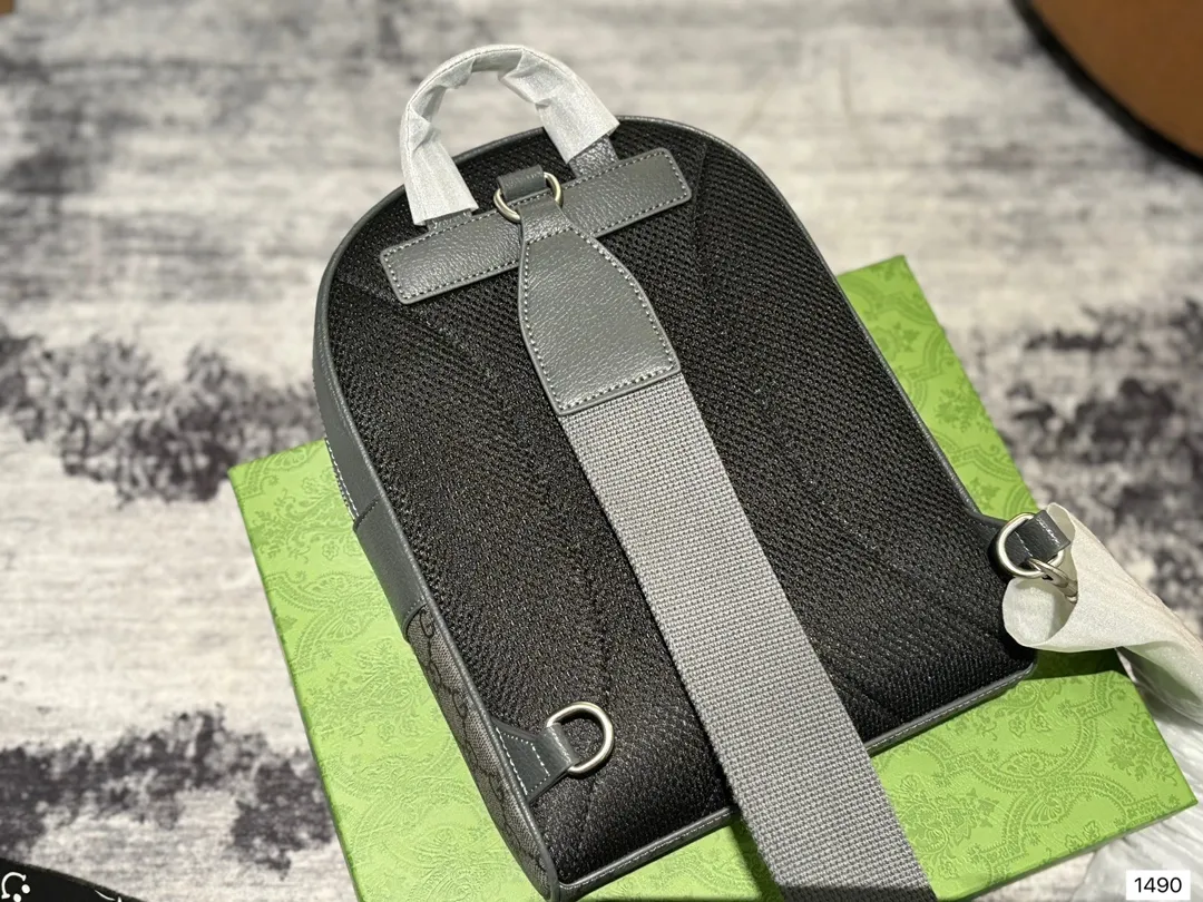 p165 礼盒包装 男包分享gucci gucci 比起非常火。这一款古奇男士单肩包可以说非常低调了國 老花的，这款呢低调稳重，日常休闲也搭得来也可斜 尺寸20.28