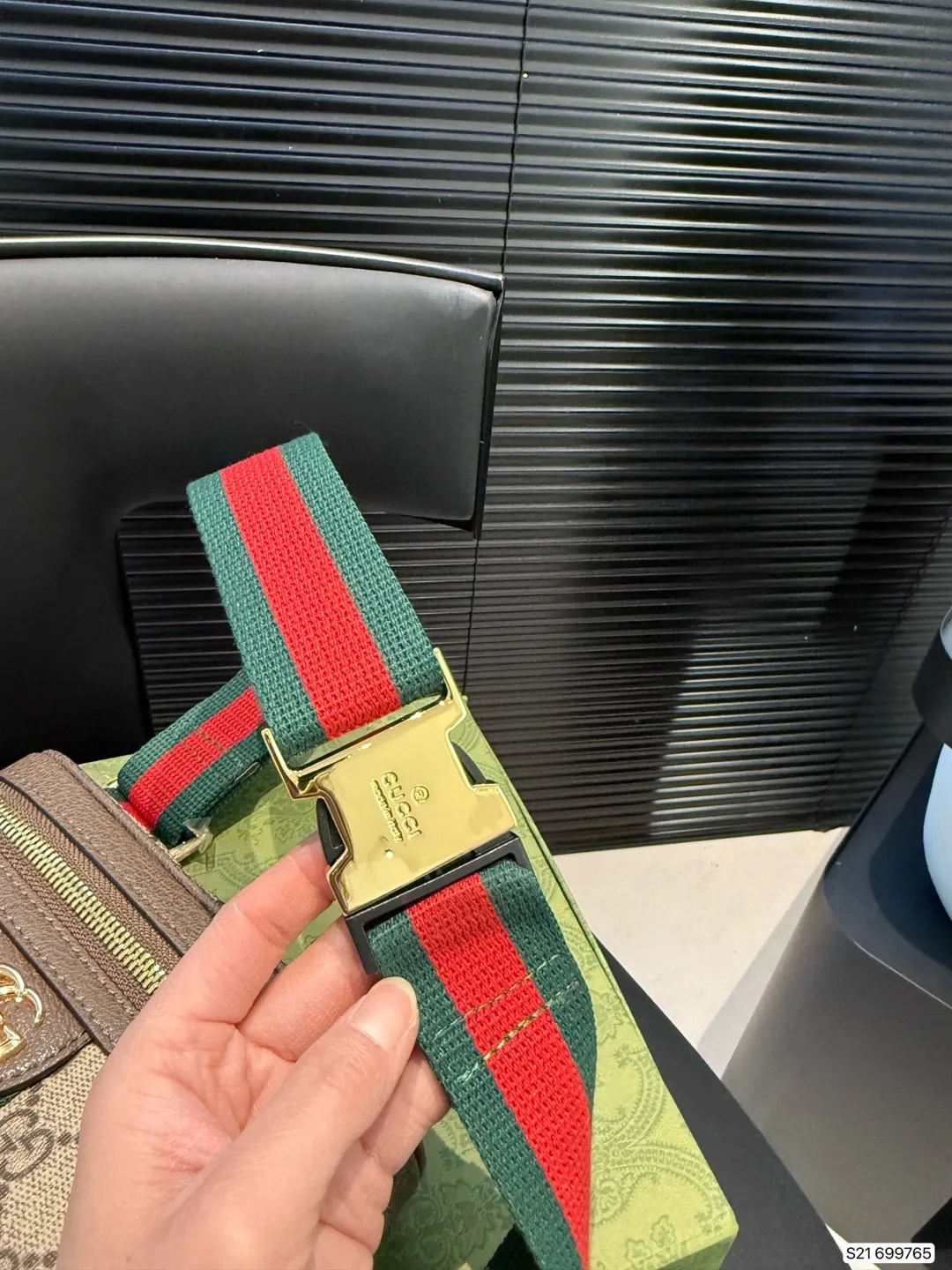 P155 配飞机盒折叠盒子 Gucci酷奇胸包腰包 Gucci古驰 腰包经典老花 可斜挎 单肩 胸前背 系腰等多种背法 解放双手 太实用了 尺寸：16 11 货号699765