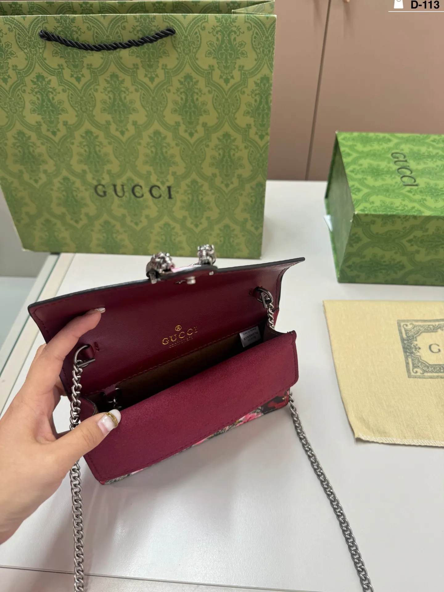 💰p110 D-113尺寸18&times;10折叠盒 Gucci酷奇酒神链条包上新 GUCCI 万年酒神蛇头包 人手必备