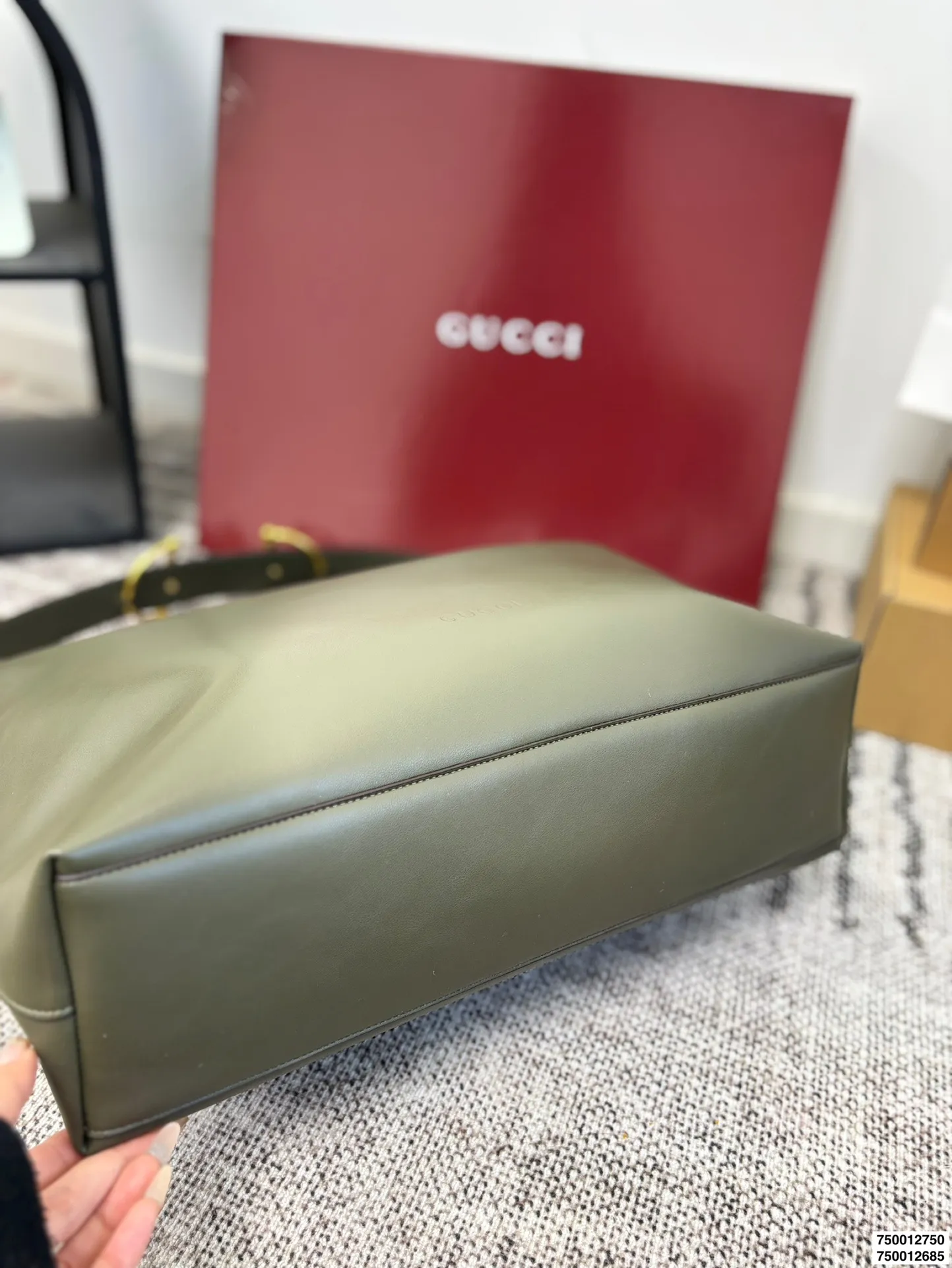 大号P190 小号P185 配盒子 酷奇Gucci Beatrix 【Gucci bestrix咖啡棕 轻享随行】✨ ▪️ 一抹浓郁咖啡色 沉淀时光的温柔 搭配秋冬焦糖系穿搭 自带高级滤镜 举手投足皆是质感 ▪️ 超轻量设计 重量仅如一部手机 肩颈自在无负担 通勤赶车步履生风 逛街出游轻如 尺寸大39 36 小34.5 28