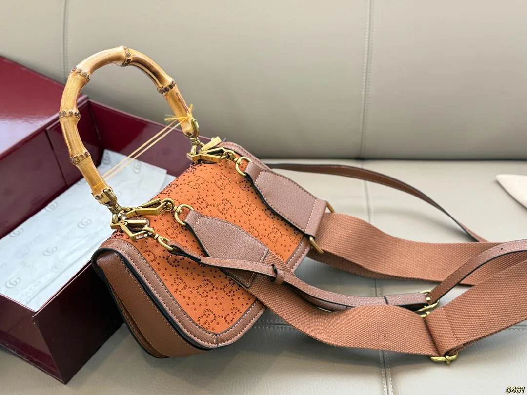 &yen;175折叠盒 酷奇竹节包Gucci 超火的竹节手柄设计 可甜可盐 休闲优雅切换自如 尺寸21 14