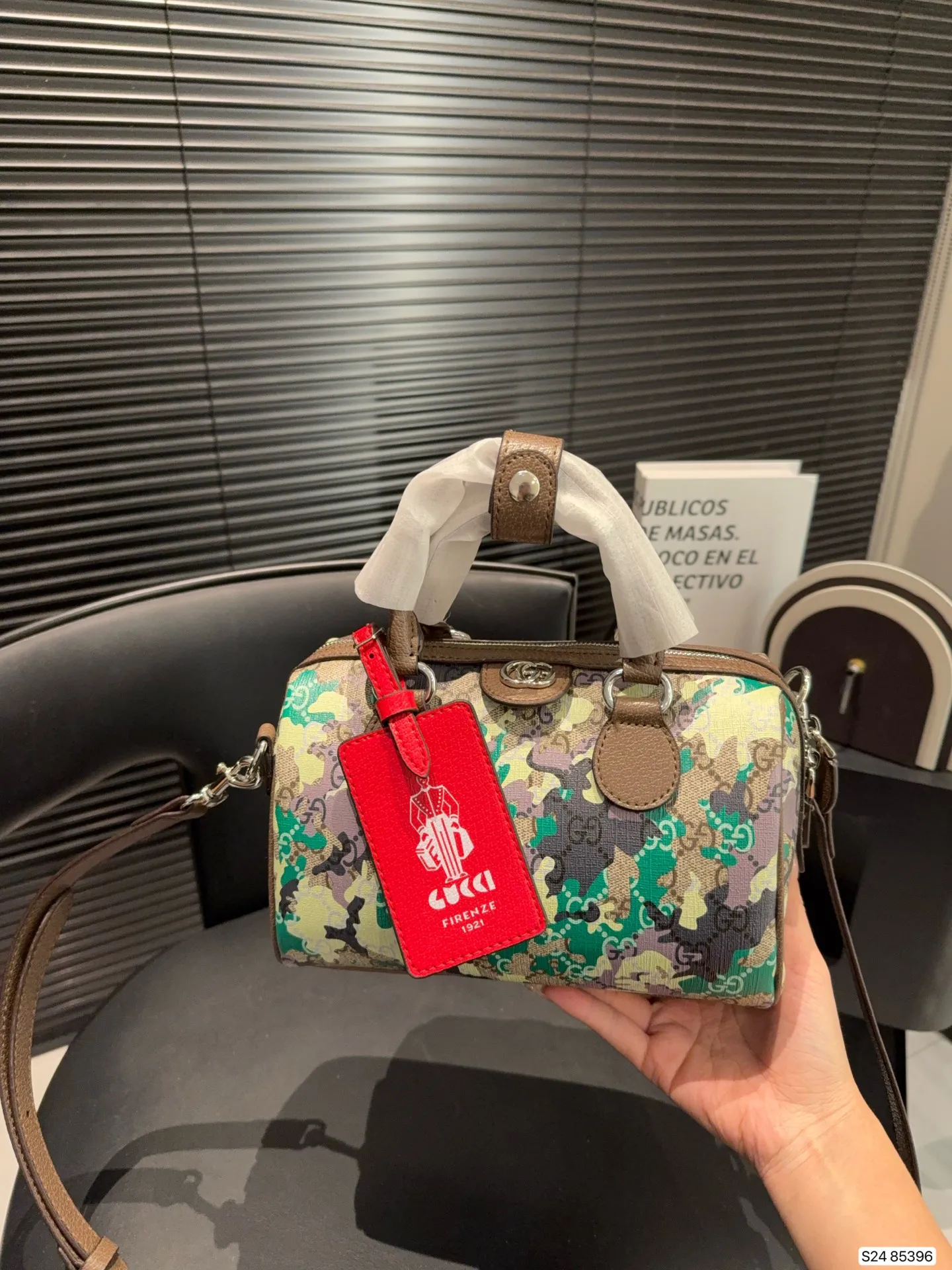 P170 Gucci迷彩GG波士顿包，包型小巧，拉链开合，日常通勤，休闲出街都超适合。是 Gucci迷彩系列热门单品，潮人出街必备! 尺寸85396 尺寸22 15