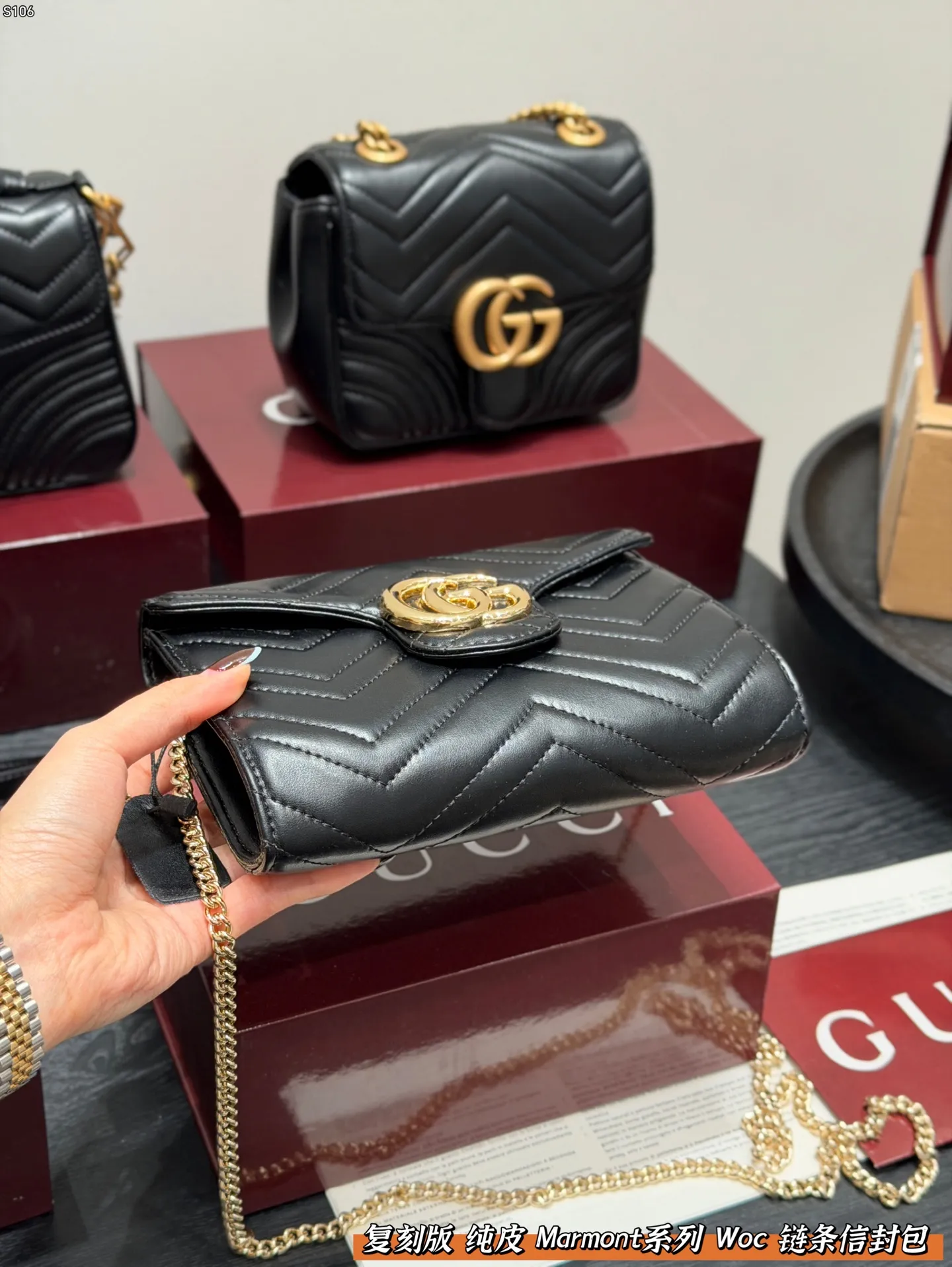 p150 全套礼盒🎁 复刻版 牛皮! GUCCI 信封包Marmont woc链条包 没想到这么耐看!这款容量在小包界可谓是非常实用的了一共有3个隔断、6个夹层、16个卡槽出门不用带卡包、钱包 直接一个包包搞定所有东西 典型的做旧处理真的超级耐看百搭 自古红金最撩人,集美貌与实用一身 尺寸 20cm