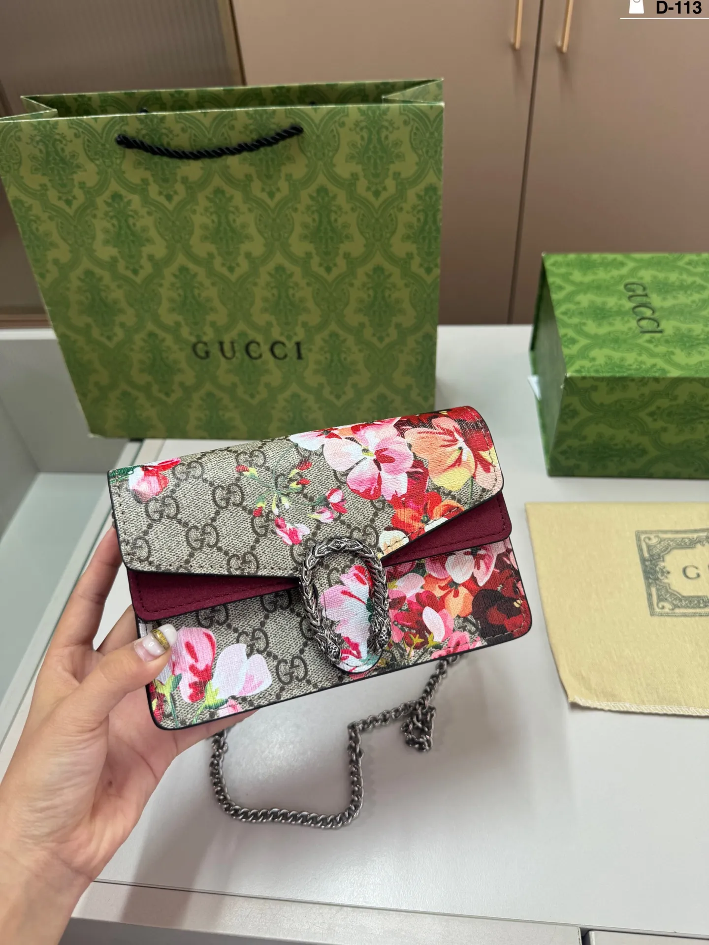 💰p110 D-113尺寸18×10折叠盒 Gucci酷奇酒神链条包上新 GUCCI 万年酒神蛇头包 人手必备