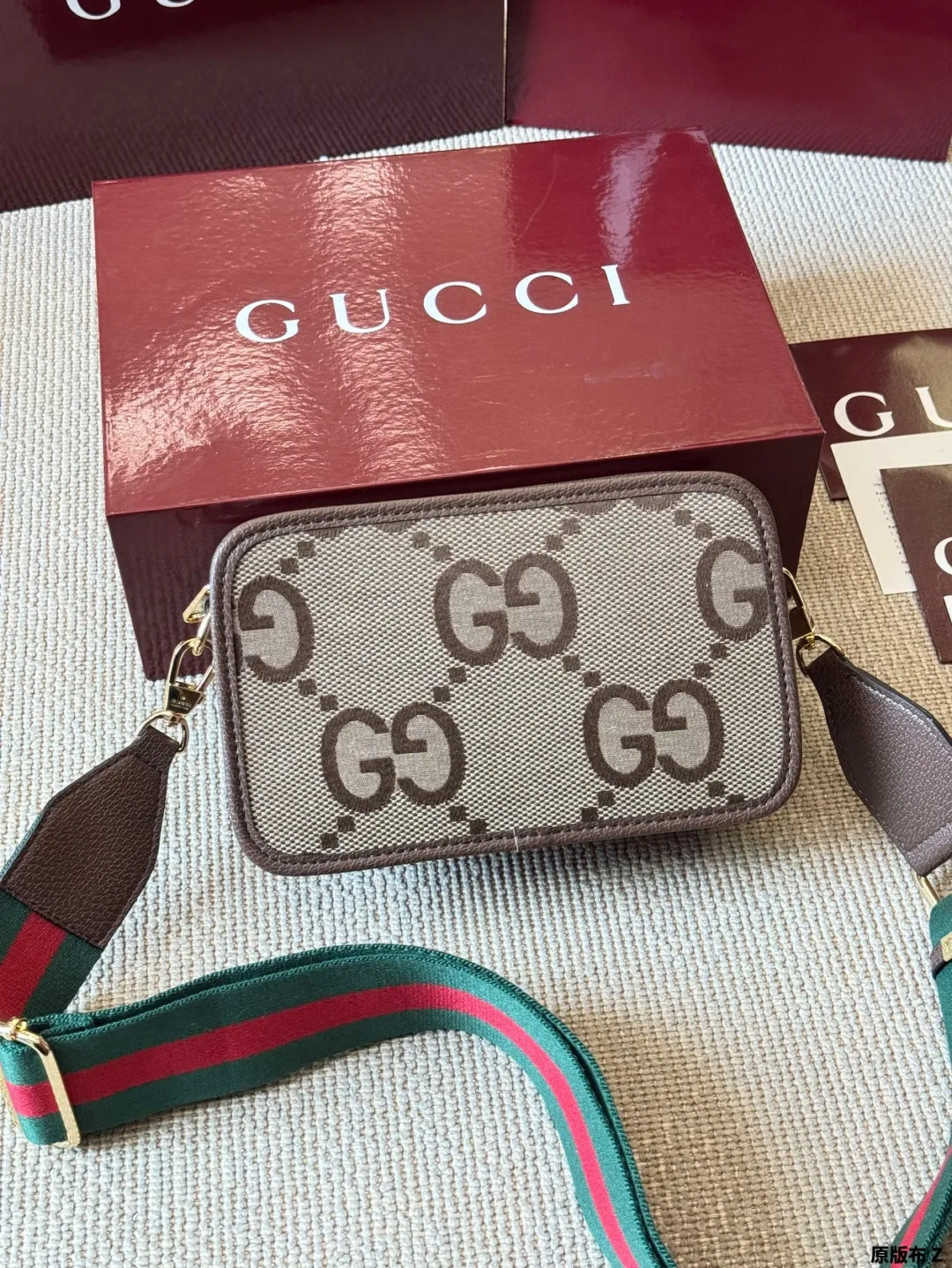 复刻版 原版布 p170 Gucci Ophidia 相机包 配原版乌木色二层牛皮~这个款复古韵味特别浓,对版五金 原版内里!上身效果也超赞,主要以精致特别的五金来提升整体质感。size 22 15 配飞机盒全套包装