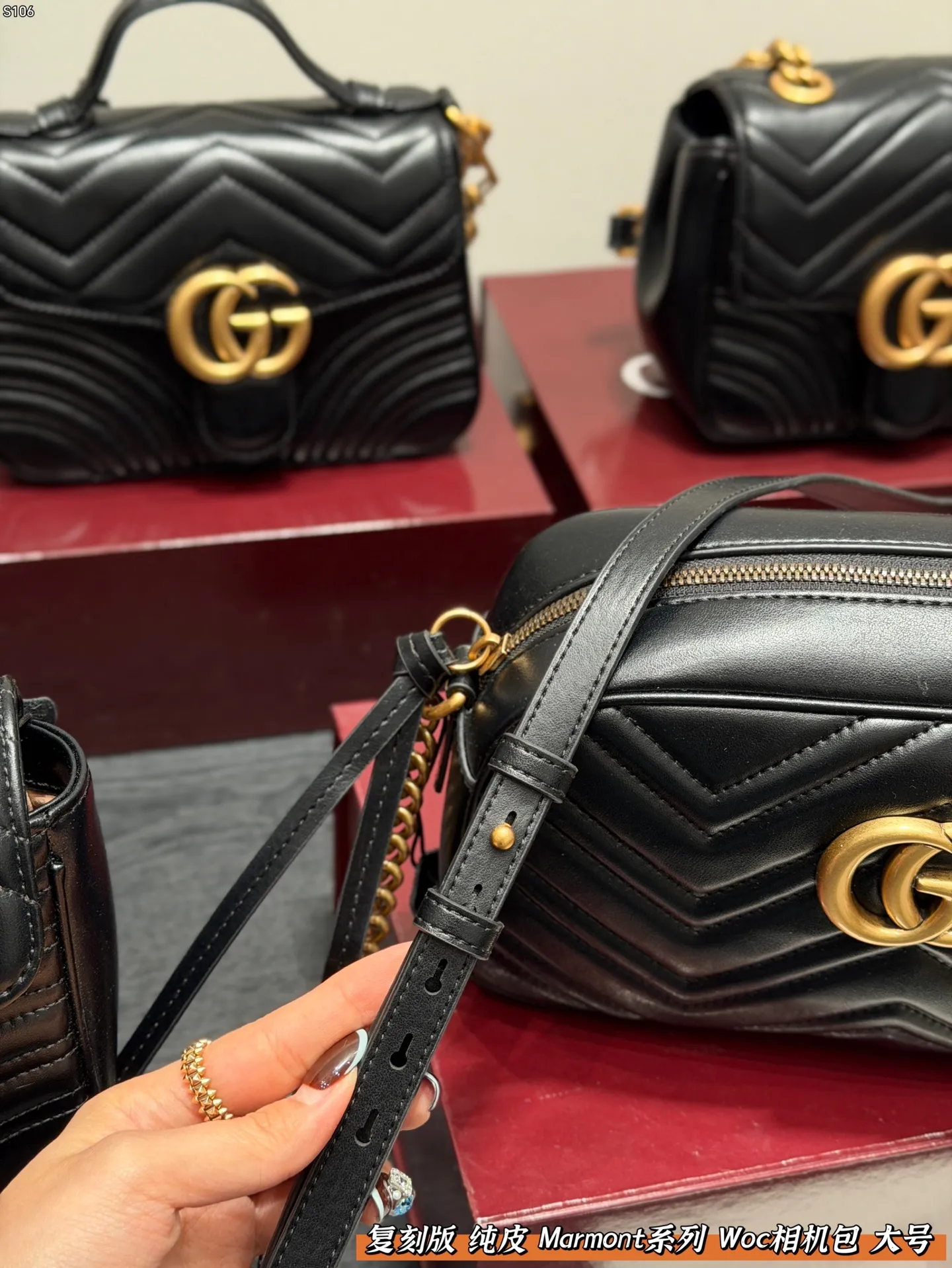 P140 礼盒包装 复刻版 牛皮版本！ Gucci 马蒙Marmont 相机包链条包 配以双G金属配件。 可滑动链条肩带有多种背法， 可在肩背和手提之间自由转换。 采用波浪纹绗缝皮革， 尺寸 大号24cm