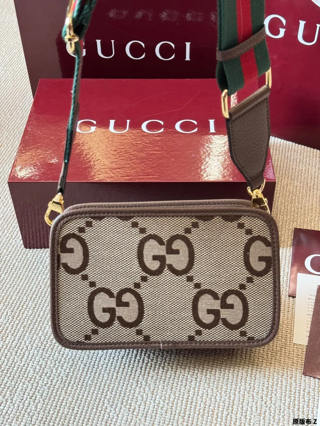 复刻版 原版布 p170 Gucci Ophidia 相机包 配原版乌木色二层牛皮~这个款复古韵味特别浓,对版五金 原版内里!上身效果也超赞,主要以精致特别的五金来提升整体质感。size 22 15 配飞机盒全套包装