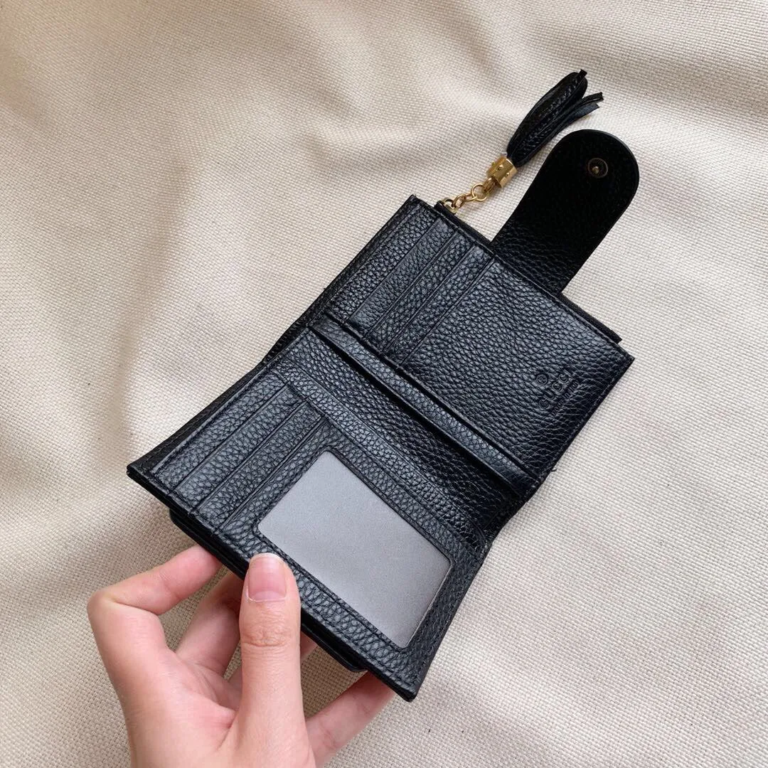P95🎀🎀颜色 黑色🎀尺寸 12x9🎀Gucci专柜最新款火爆登场!采用头层牛皮,做工精致,媲美专柜!多功能小钱包卡包 超多卡位时尚美美必备,超级实用!