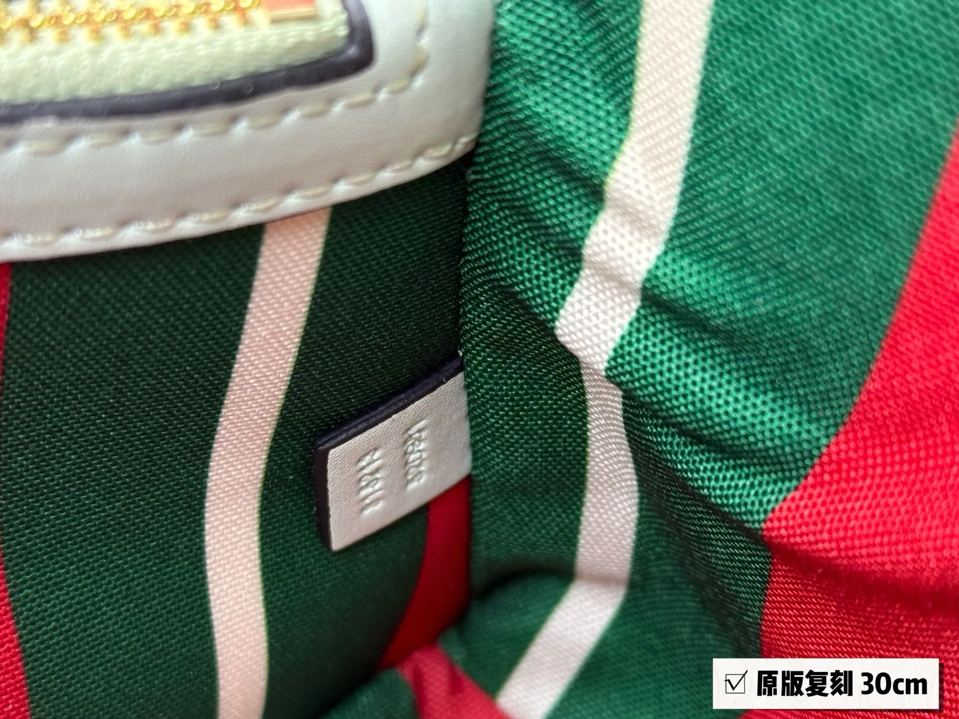 💰185无盒 挂件➕40 size:30*18cm GG新款 Emblem水桶包 我愿称之为年度包王 轻便能装好看又好搭! 谁能不爱这个Emblem小水桶 !