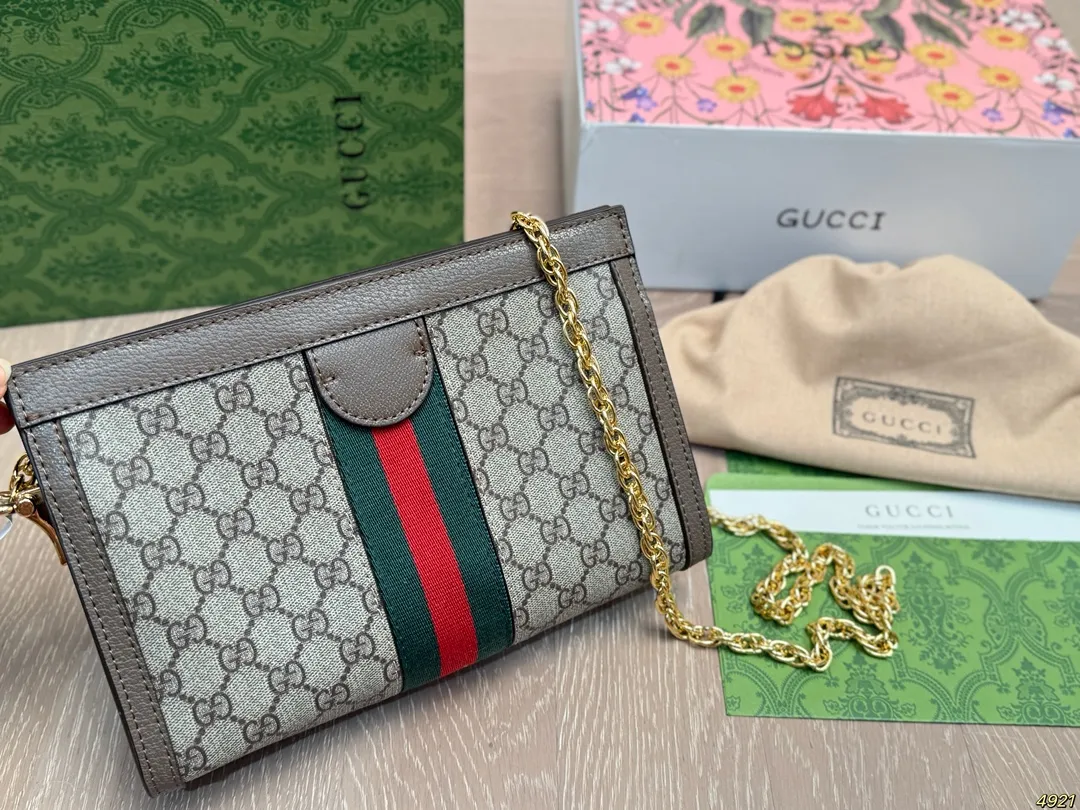 &yen;160飞机盒芯片版牛皮 原单专柜品质 夹子包 ｜Gucci Ophidia 夹子包 最新系列，链条包，配原版乌木色牛皮～这个款复古韵味特别浓，对版链条⛓，原版内里！上身效果也超赞，主要以精致特别的五金来提升整体质感。尺寸：26 17