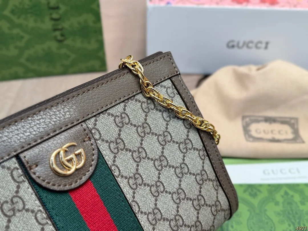 ¥160飞机盒芯片版牛皮 原单专柜品质 夹子包 |Gucci Ophidia 夹子包 最新系列,链条包,配原版乌木色牛皮~这个款复古韵味特别浓,对版链条⛓,原版内里!上身效果也超赞,主要以精致特别的五金来提升整体质感。尺寸:26 17