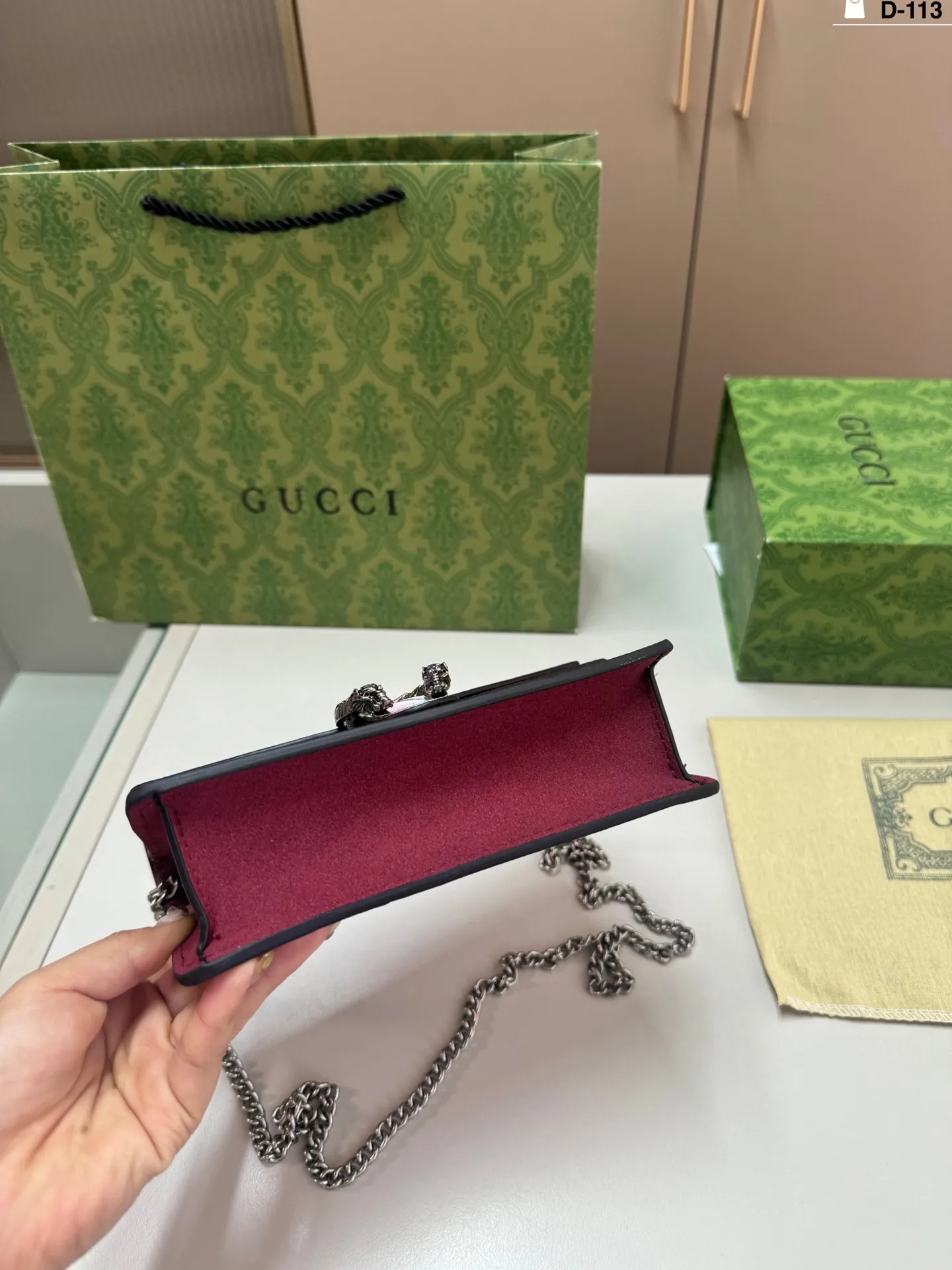 💰p110 D-113尺寸18×10折叠盒 Gucci酷奇酒神链条包上新 GUCCI 万年酒神蛇头包 人手必备