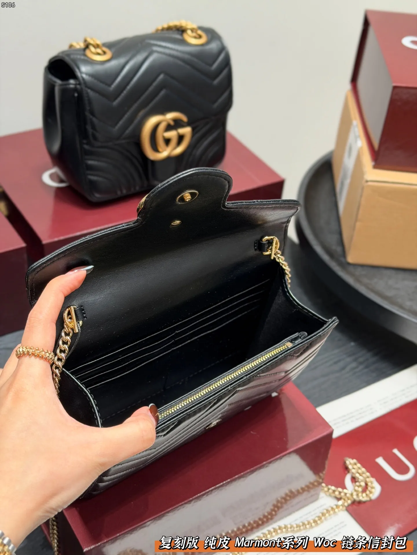 p150 全套礼盒🎁 复刻版 牛皮！ GUCCI 信封包Marmont woc链条包 没想到这么耐看!这款容量在小包界可谓是非常实用的了一共有3个隔断、6个夹层、16个卡槽出门不用带卡包、钱包 直接一个包包搞定所有东西 典型的做旧处理真的超级耐看百搭 自古红金最撩人，集美貌与实用一身 尺寸 20cm