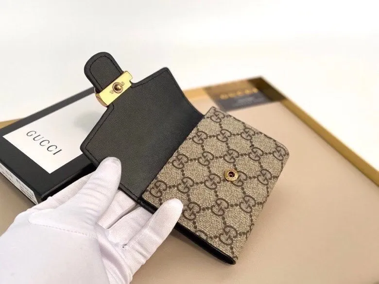 P95🎀Gucci 8012🎀颜色黑色 🎀尺寸 10*8.5*2.5🎀GUCCi专柜火爆登场！采用进口PVC配小牛皮，做工精致， 媲美专柜！多功能小钱包，超级实用！