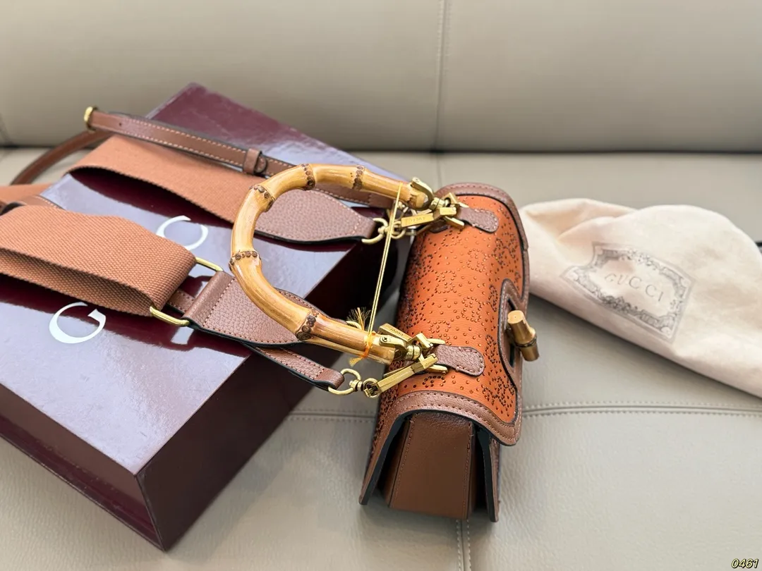 ¥175折叠盒 酷奇竹节包Gucci 超火的竹节手柄设计 可甜可盐 休闲优雅切换自如 尺寸21 14