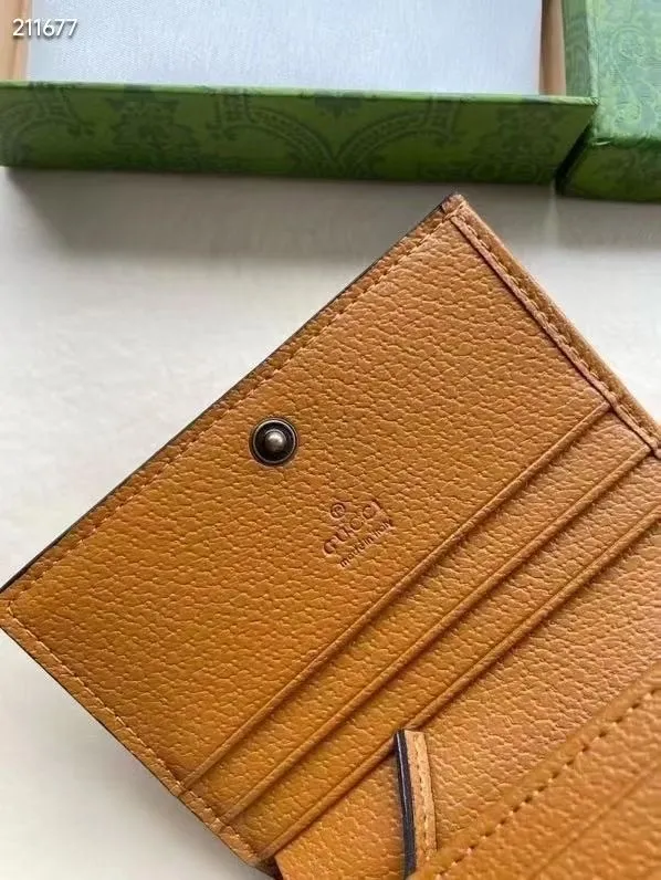 💰105包邮‼️ 原版品质 对花整齐🔥🔥##款号:602534# 米奇为这款GG钱包增添灵动之气,浅棕色皮革滚动细节接一步营造复古风,富有传奇迪斯尼金典形象已彩色绣花、刺绣贴饰或提花图案💐💐尺寸: 11*8.5*2.5