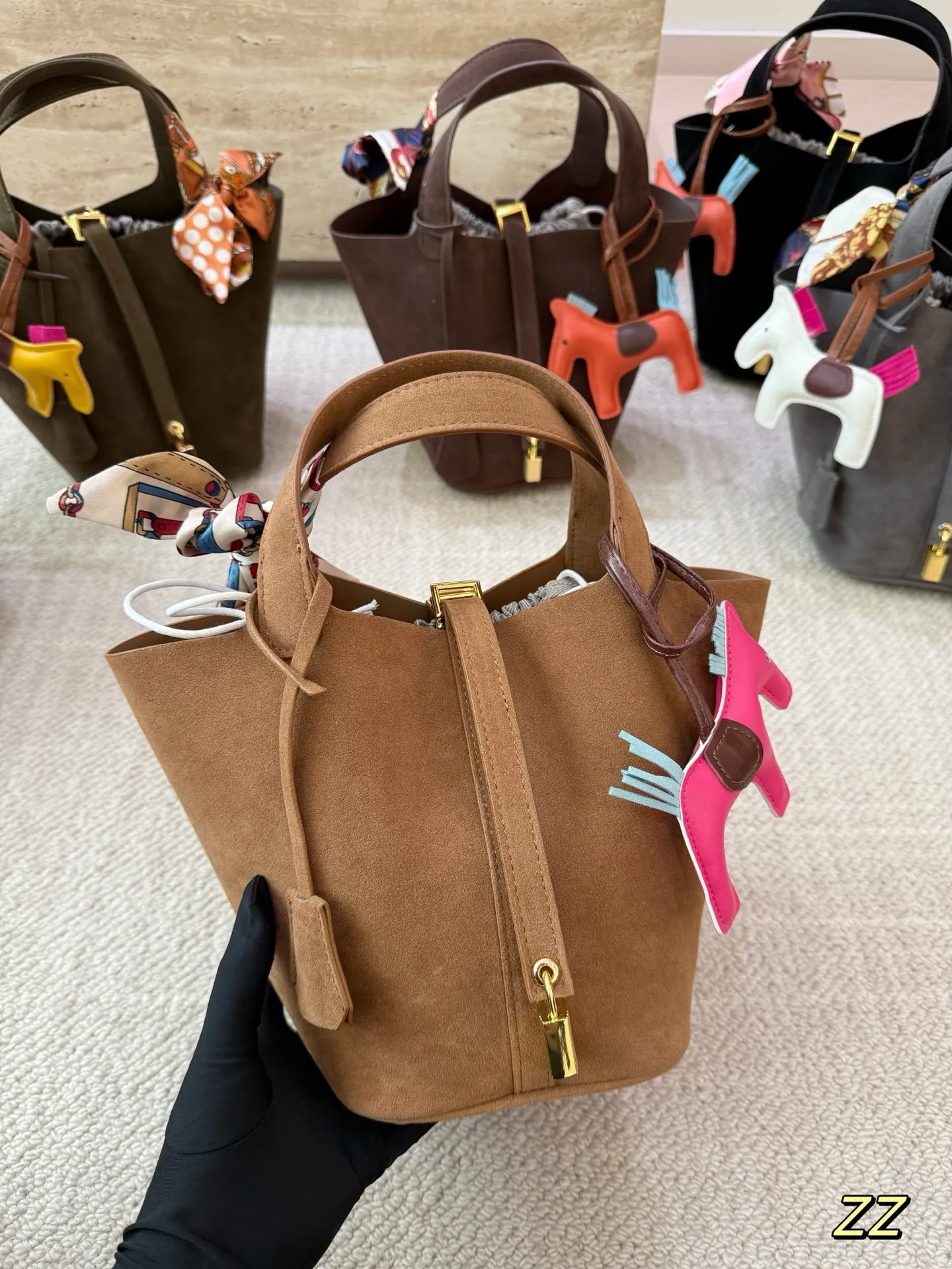 P145 麂皮 爱马仕菜篮子 配内胆 经典百搭款 万年不过时 麂皮质感超赞 尺寸19.19