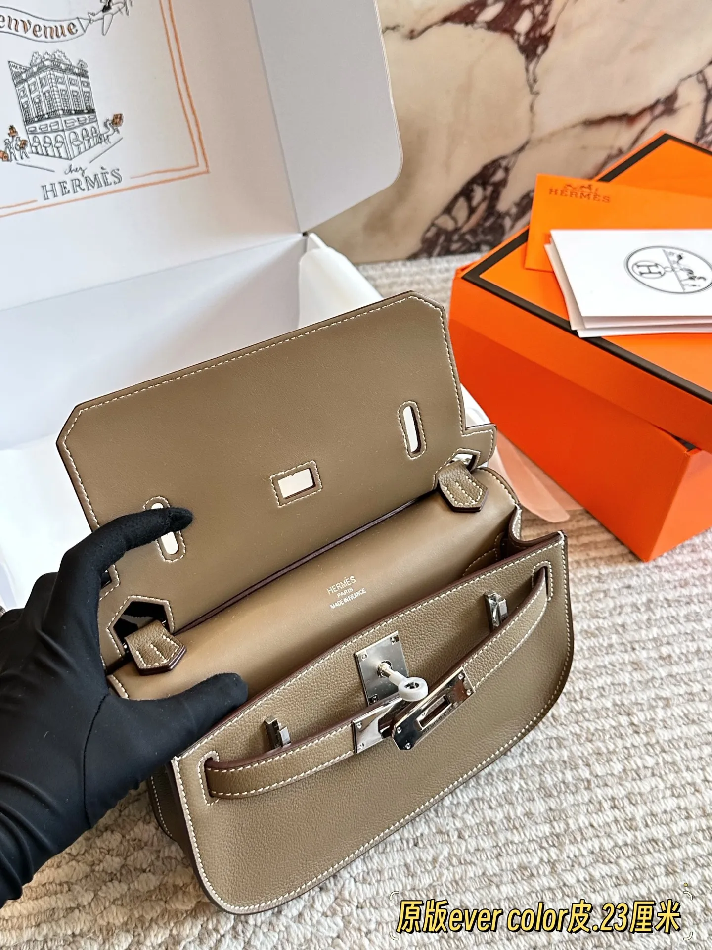 p215 原版TC皮 Hermes吉普赛小众品味天花板Hermes吉普赛 相比起bkc 属于小众爱马仕了 背出去比较少见而且超飒 单肩斜挎都很好看 23cm