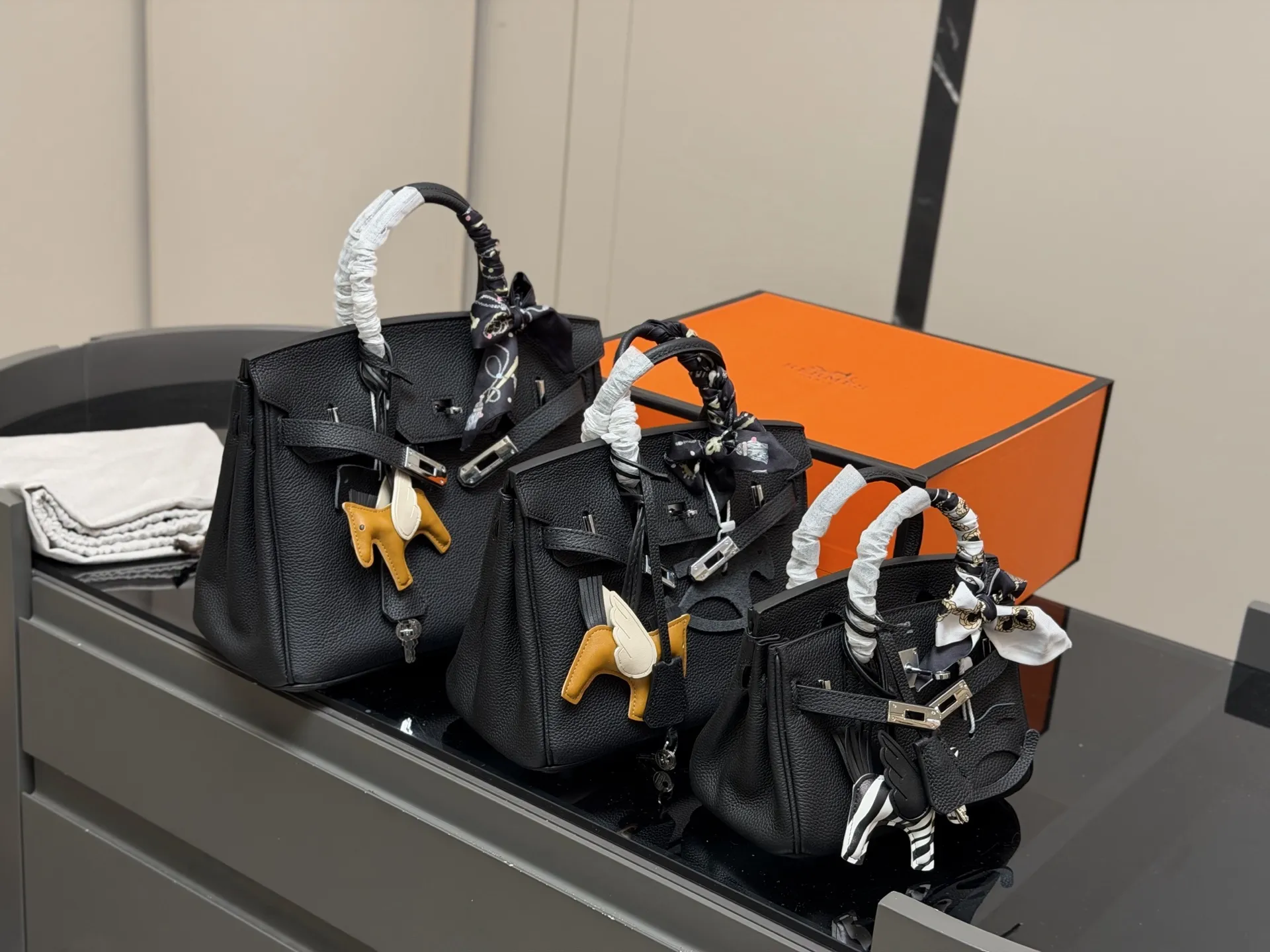 &yen;300 &yen;280 &yen;260 配折叠盒 size：30cm 25cm 20cm 背铂金包的季节来啦 爱马仕Bk30原版品质 ✔️ 头层牛皮 手感！质感！💯💯