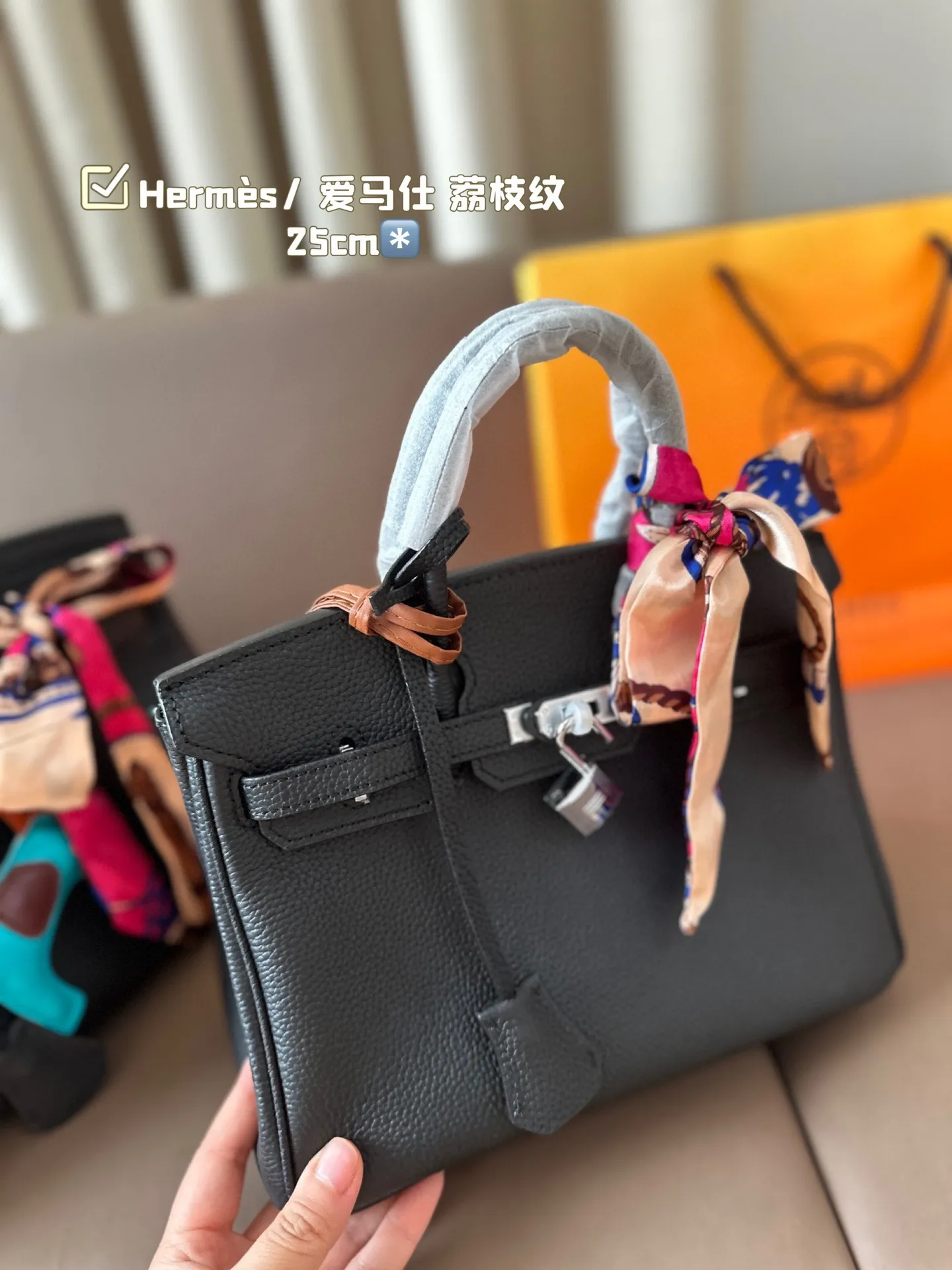 P245 Hermès/ 爱马仕 铂金包 高端质量 专柜最新款进口荔枝纹 明星同款 原版质量 Hermès每个女孩的必备品😍 尺寸:25*20cm