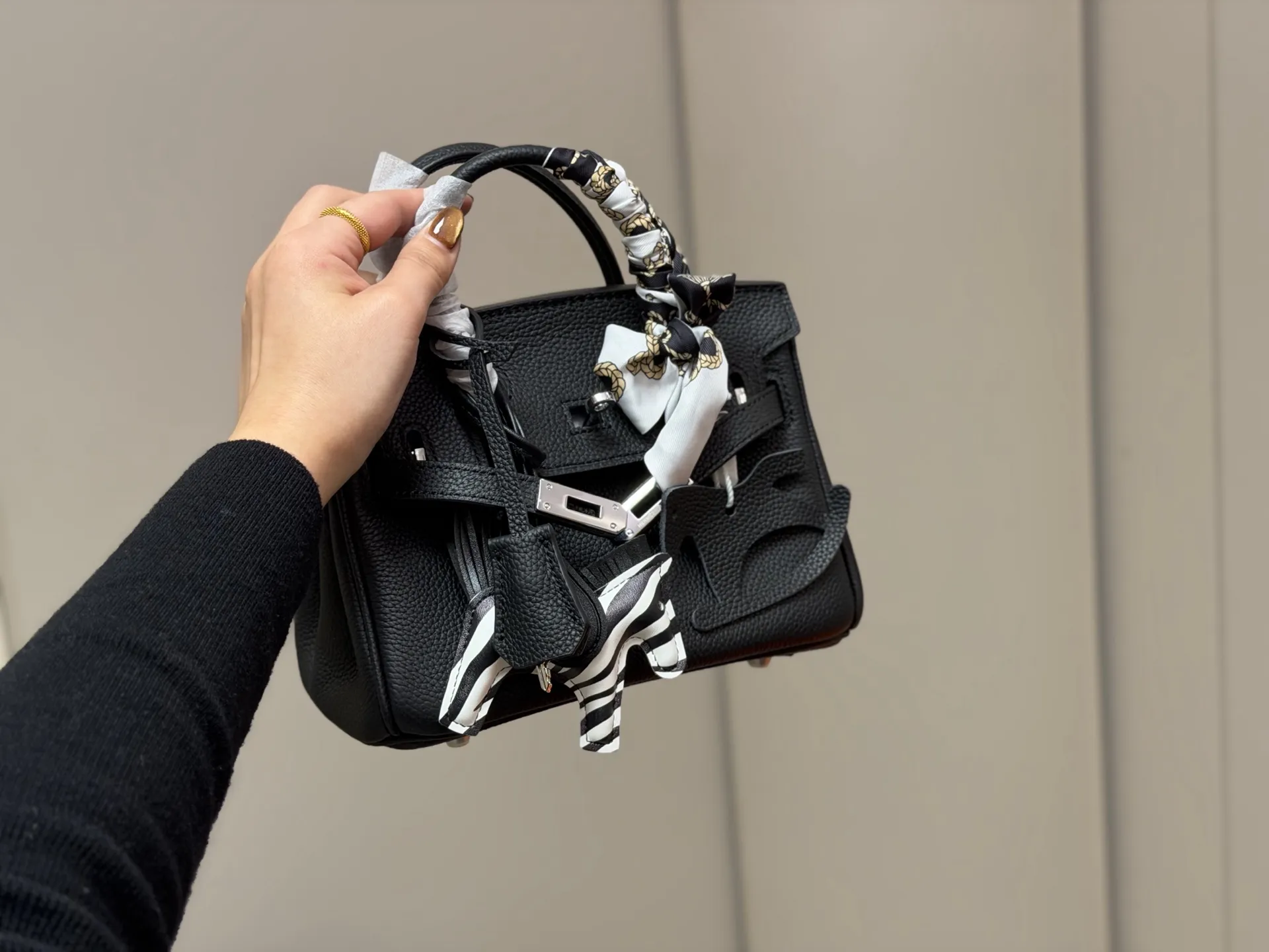 ¥300 ¥280 ¥260 配折叠盒 size:30cm 25cm 20cm 背铂金包的季节来啦 爱马仕Bk30原版品质 ✔️ 头层牛皮 手感!质感!💯💯