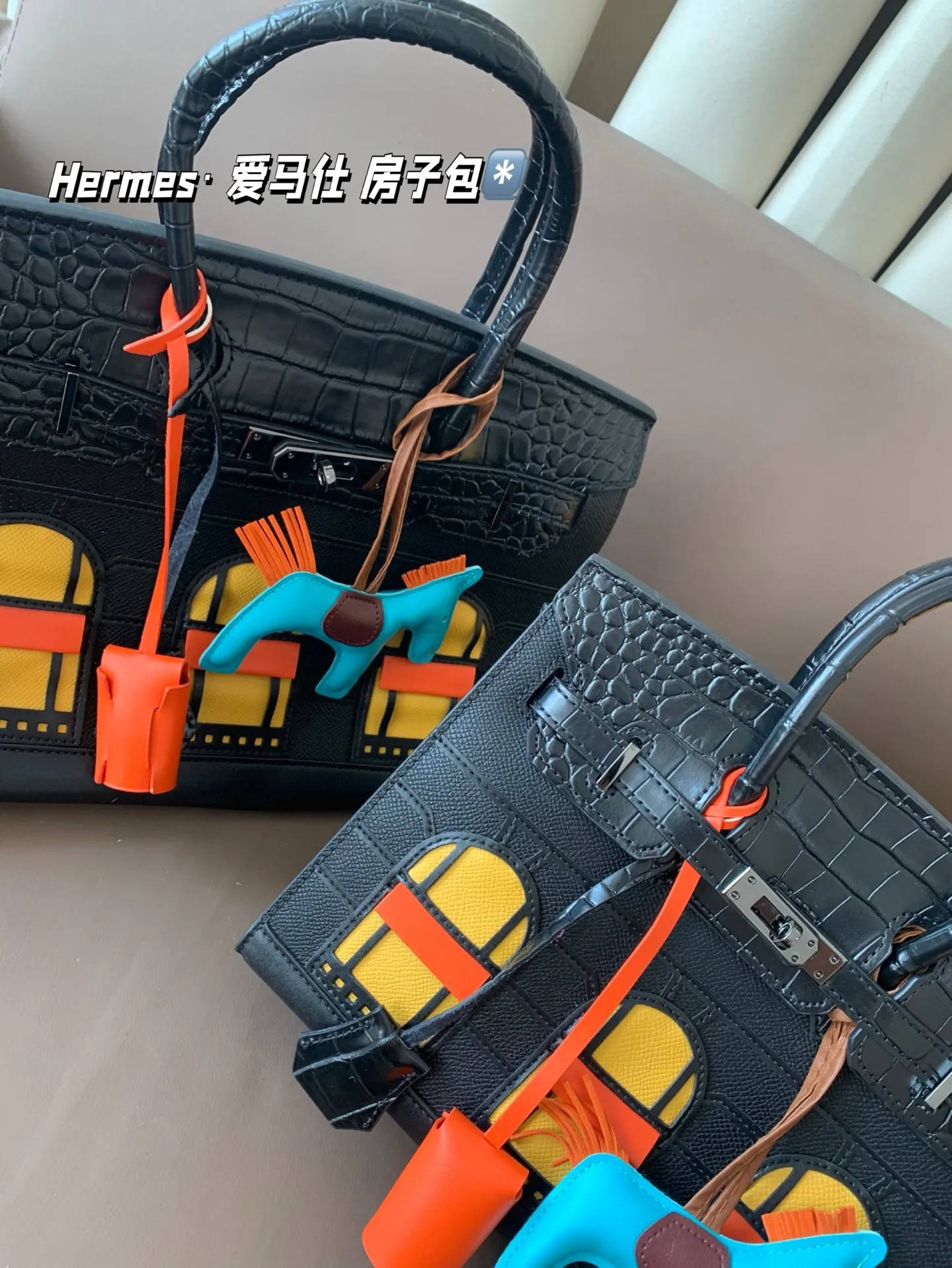 大P300 中P280 小P260 配礼盒🎁. Hermes&middot; 爱马仕 房子包 轻松演绎复古时髦 包型挺阔，简约而不简单不需要过多的装饰，日常搭配西装和T恤，就能将高级感体现的淋漓尽致！尺寸大30*24 中25*21 小20*18