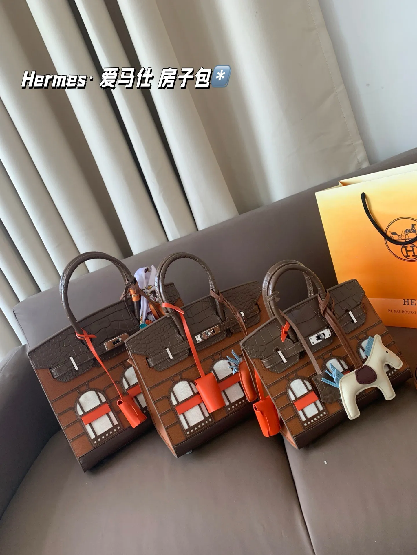 大P300 中P280 小P260 配礼盒🎁. Hermes· 爱马仕 房子包 轻松演绎复古时髦 包型挺阔,简约而不简单不需要过多的装饰,日常搭配西装和T恤,就能将高级感体现的淋漓尽致!尺寸大30*24 中25*21 小20*18