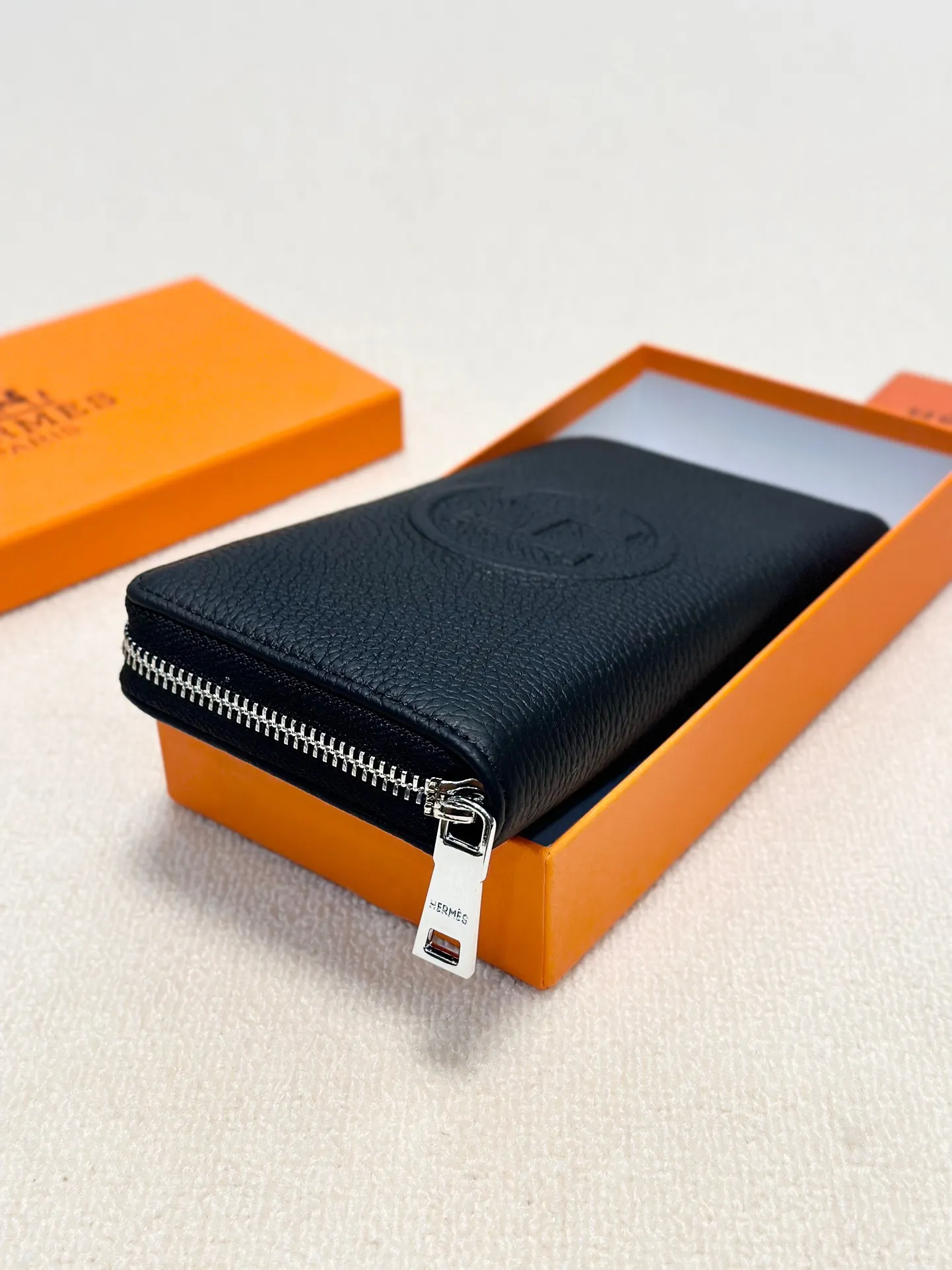 P100🎀🎀颜色 黑🎀尺寸 20x10🎀爱马仕🔥手包👍牛皮压花手感一流内置卡位多隔层大容量男士必备 ❤️