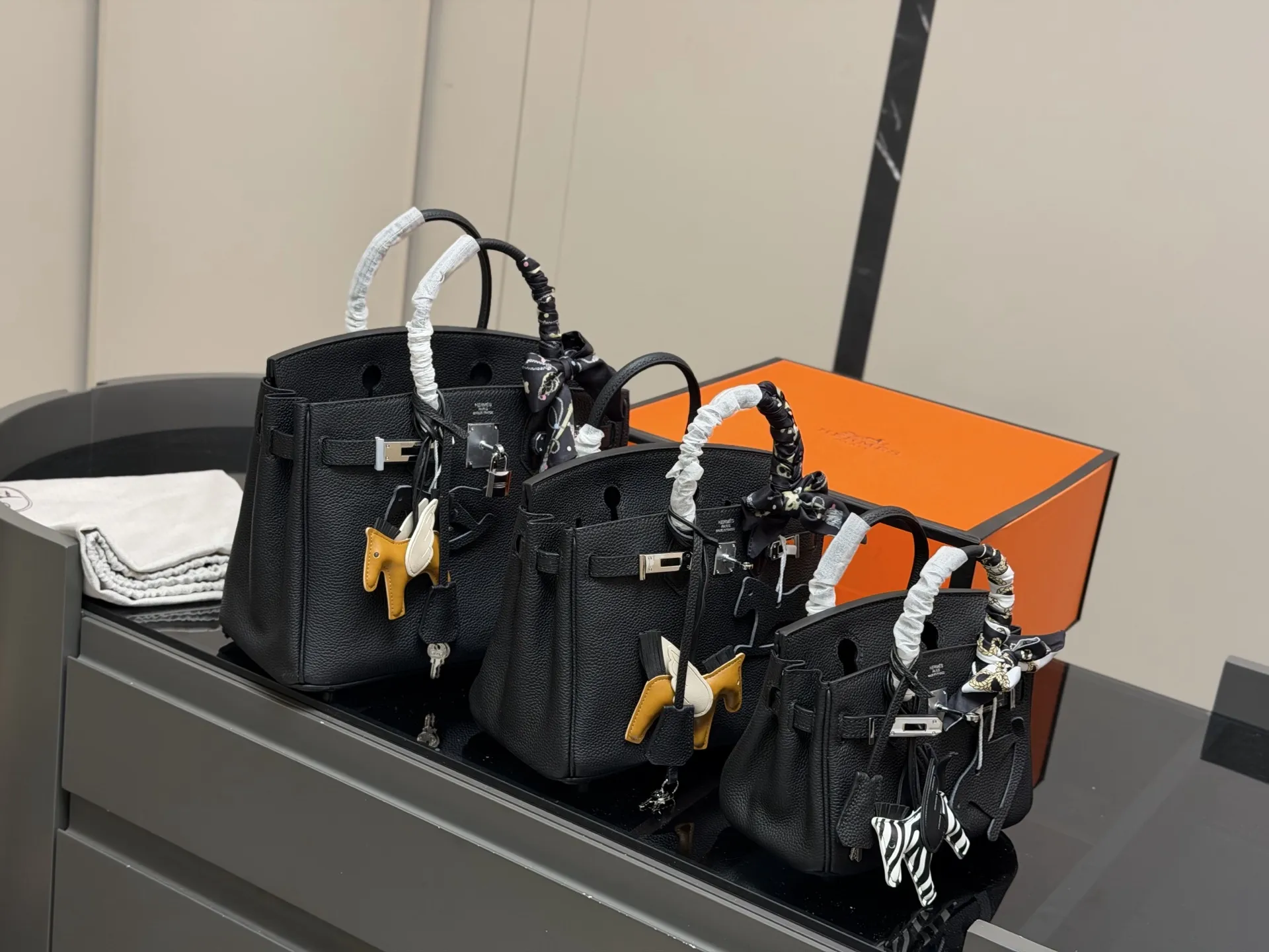 &yen;300 &yen;280 &yen;260 配折叠盒 size：30cm 25cm 20cm 背铂金包的季节来啦 爱马仕Bk30原版品质 ✔️ 头层牛皮 手感！质感！💯💯