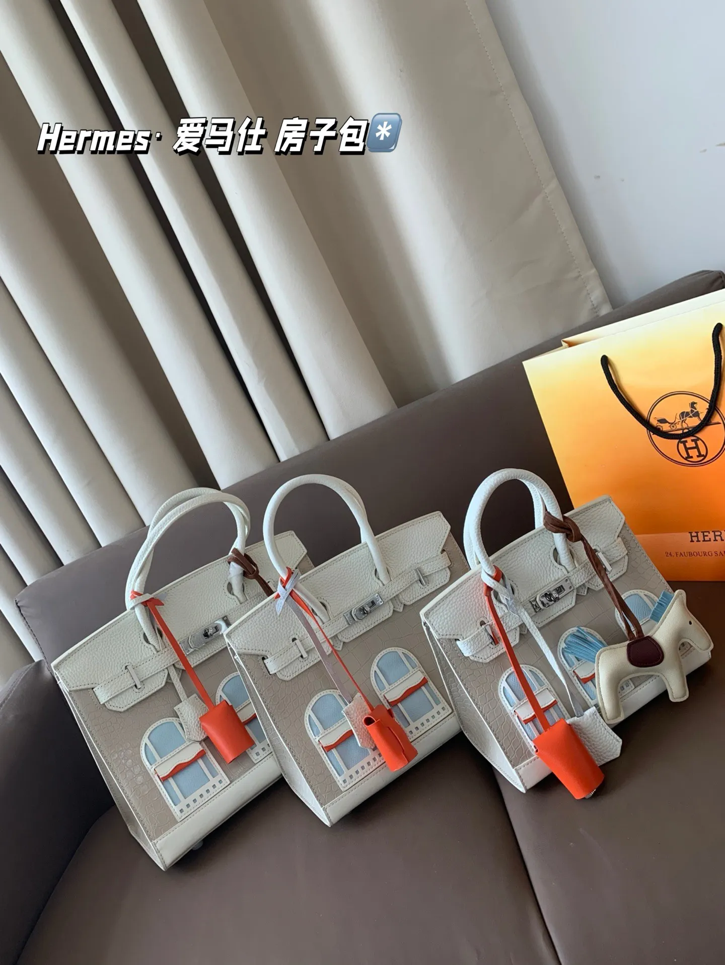 大P300 中P280 小P260 配礼盒🎁. Hermes· 爱马仕 房子包 轻松演绎复古时髦 包型挺阔,简约而不简单不需要过多的装饰,日常搭配西装和T恤,就能将高级感体现的淋漓尽致!尺寸大30*24 中25*21 小20*18