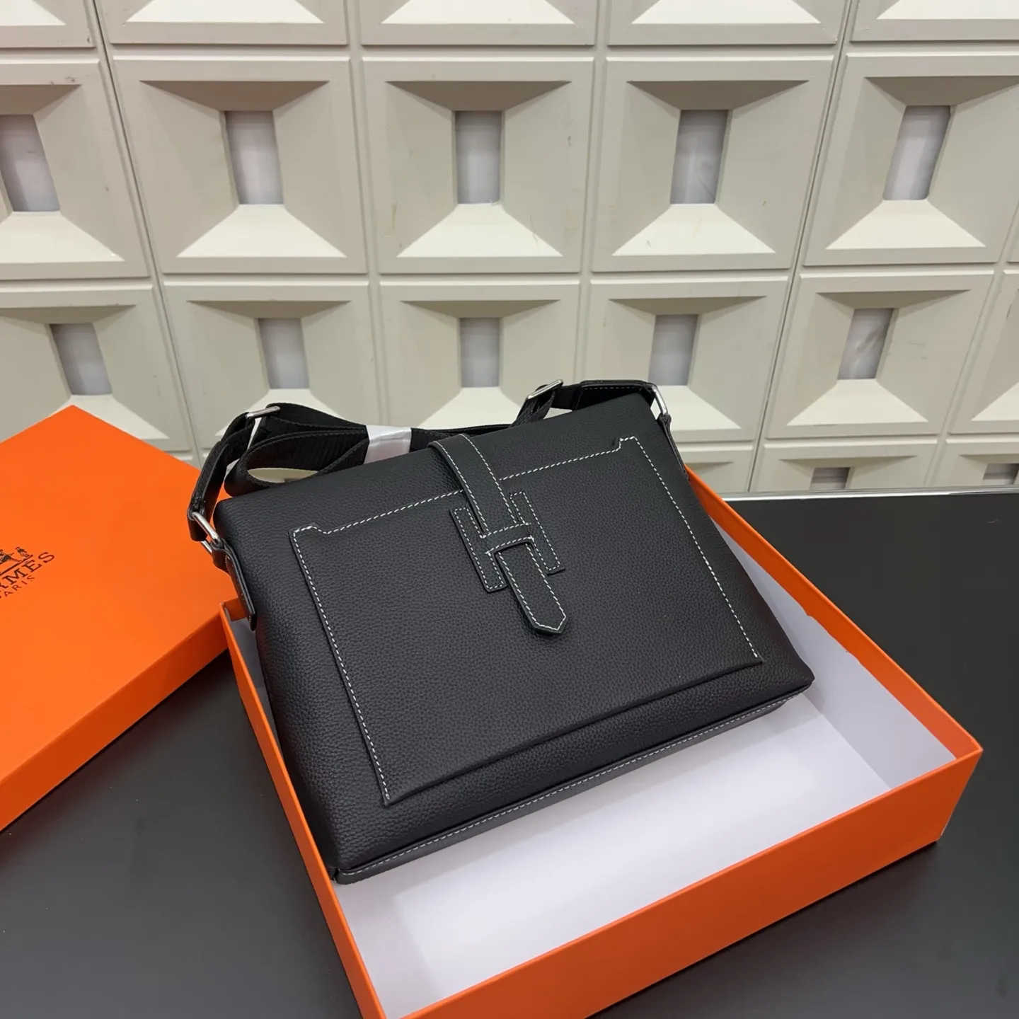 P230 Hermès 爱马仕 邮差包 头层牛皮男士单肩斜挎包 实物拍摄 原厂原版面料 配送防尘袋 32 x 28cm