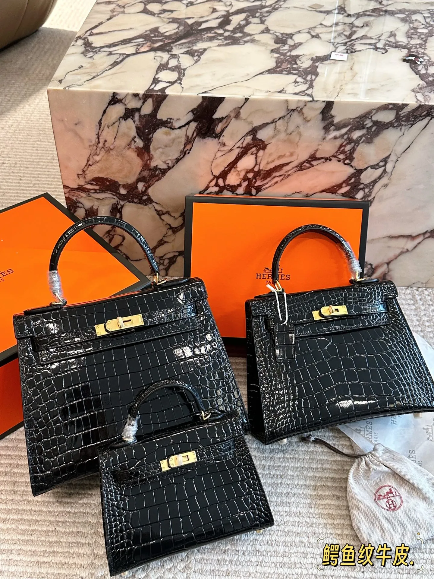 💰280、💰240、💰200 配盒 尺寸：28/25/20cm H家 爱马仕 kelly 真的太太太太好看 ⚠️鳄鱼纹牛皮 经典 必入款！ 包包特别又质感！