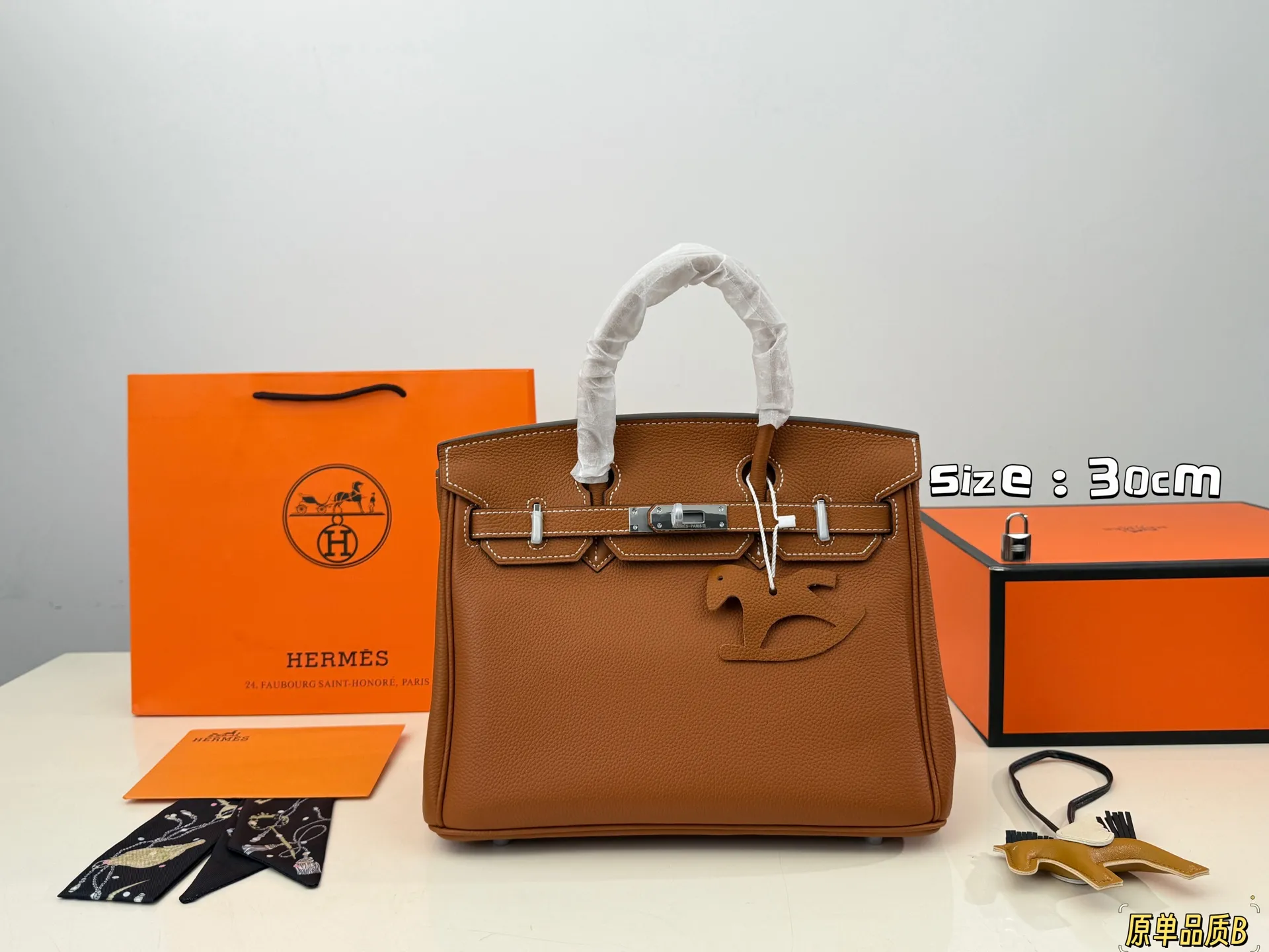 (折叠盒⚠️)p300 爱马仕Birkin铂金包(银扣) ✅顶级原单 头层牛皮 配丝巾 小飞马 细节无敌完美 配色敲级耐看 完美适配秋冬穿搭 容量满分 上身优雅有气质 size:30*22cm